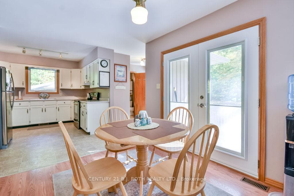 1059 Birchcliffe Crescent photo 11