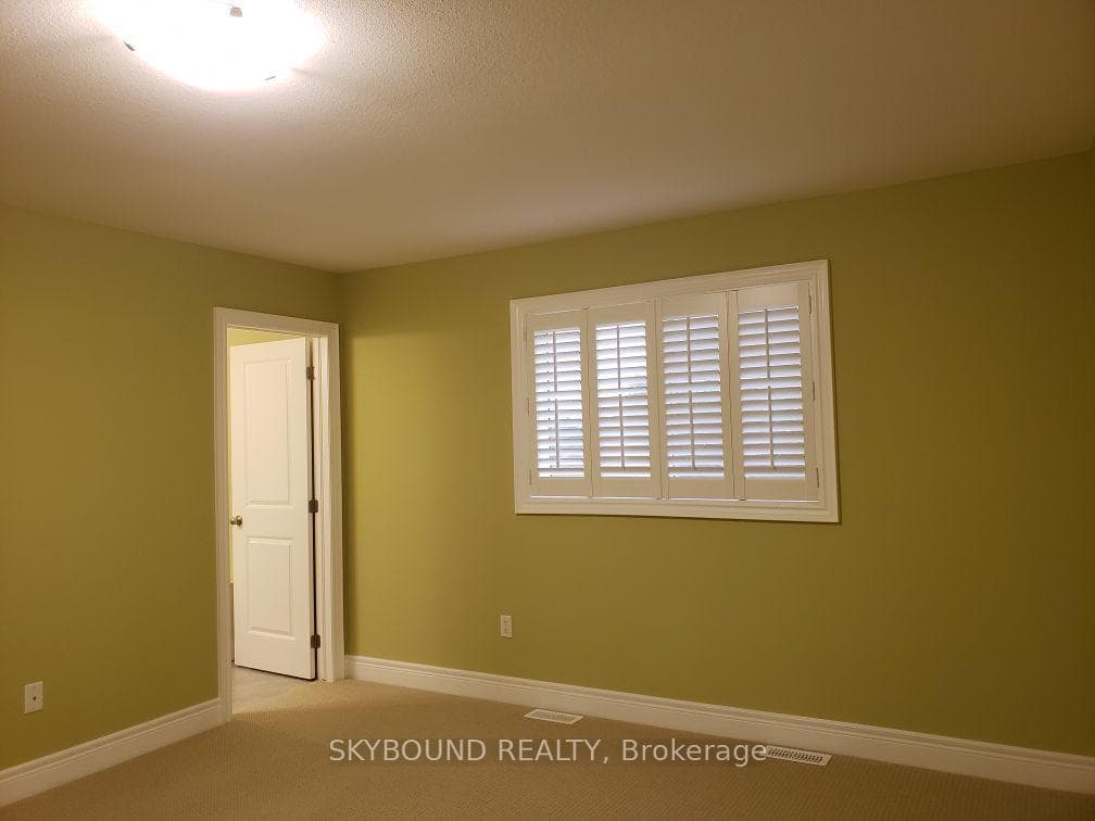 400 Hummel Crescent photo 18