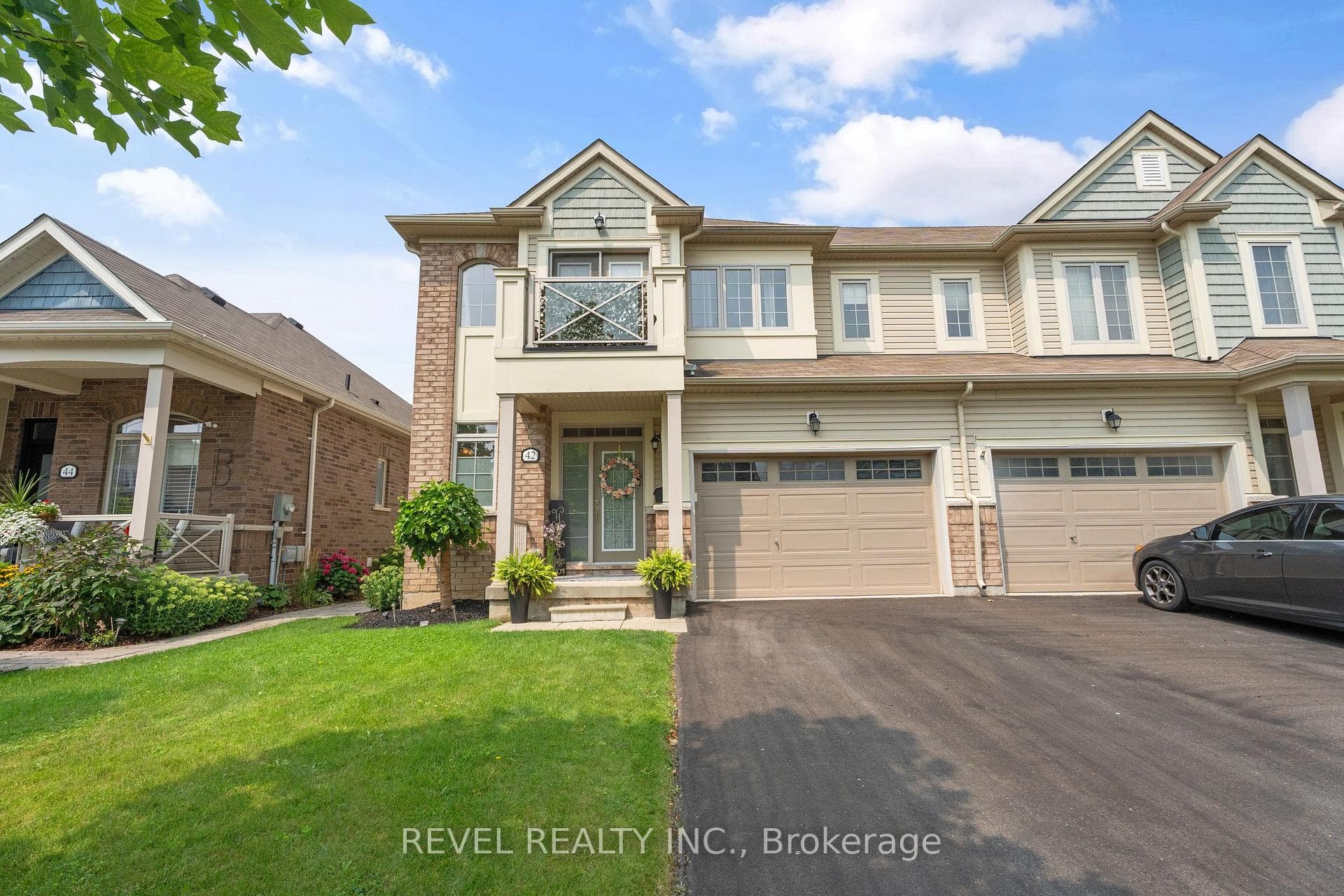 42 Dominion Crescent photo 2