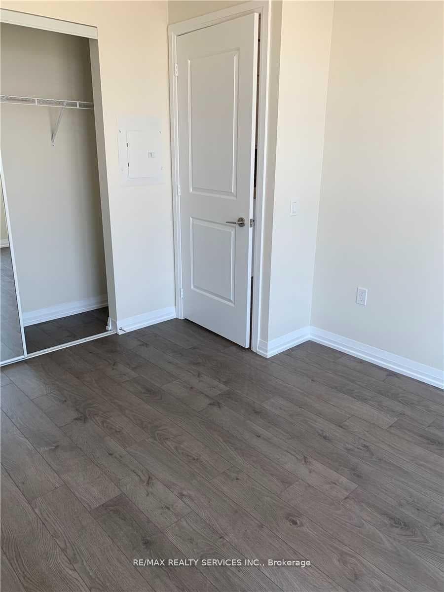 35 Watergarden Drive Unit 1812 photo 9