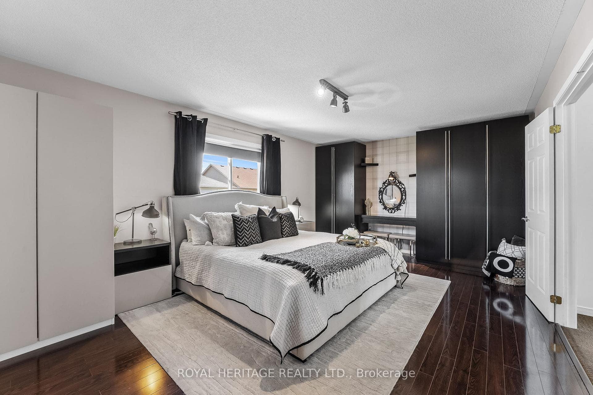 127 Laprade Square photo 20