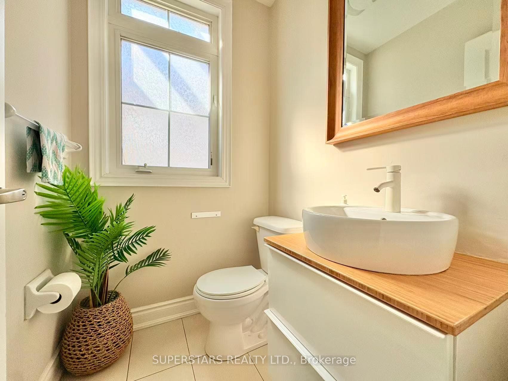 137A FINCH Avenue photo 9