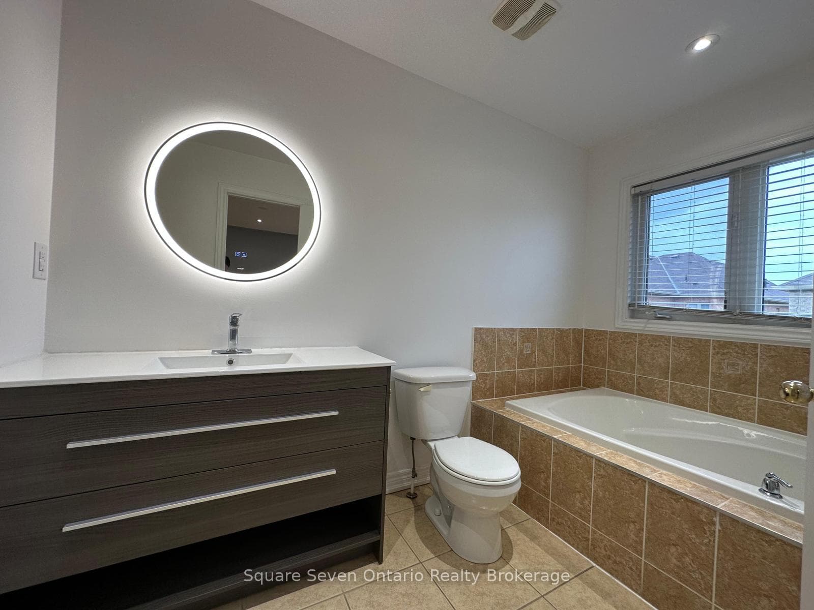 34 Vanderpool Crescent Unit Upper Level photo 13