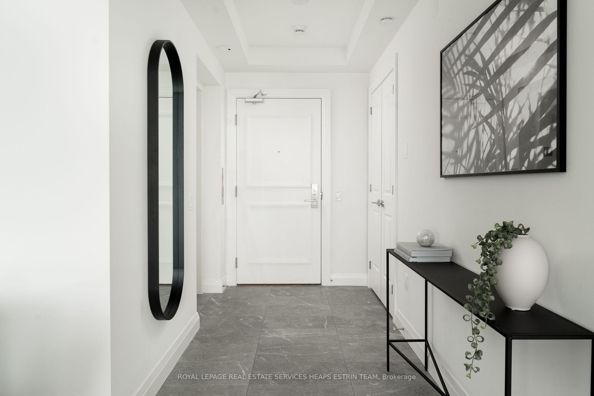 285 Avenue Road Unit 801 photo 2