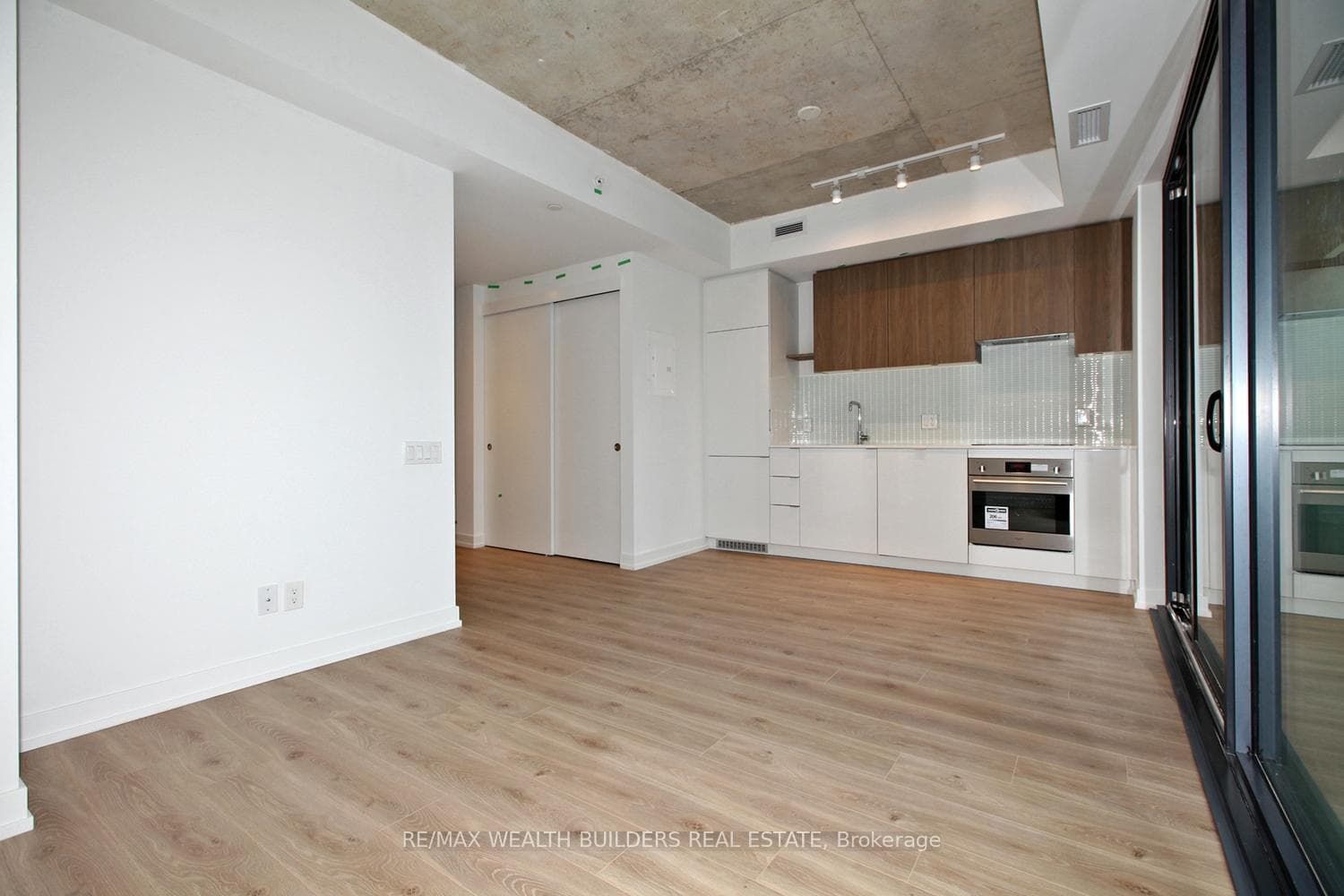 161 Roehampton Avenue Unit 2004 photo 4