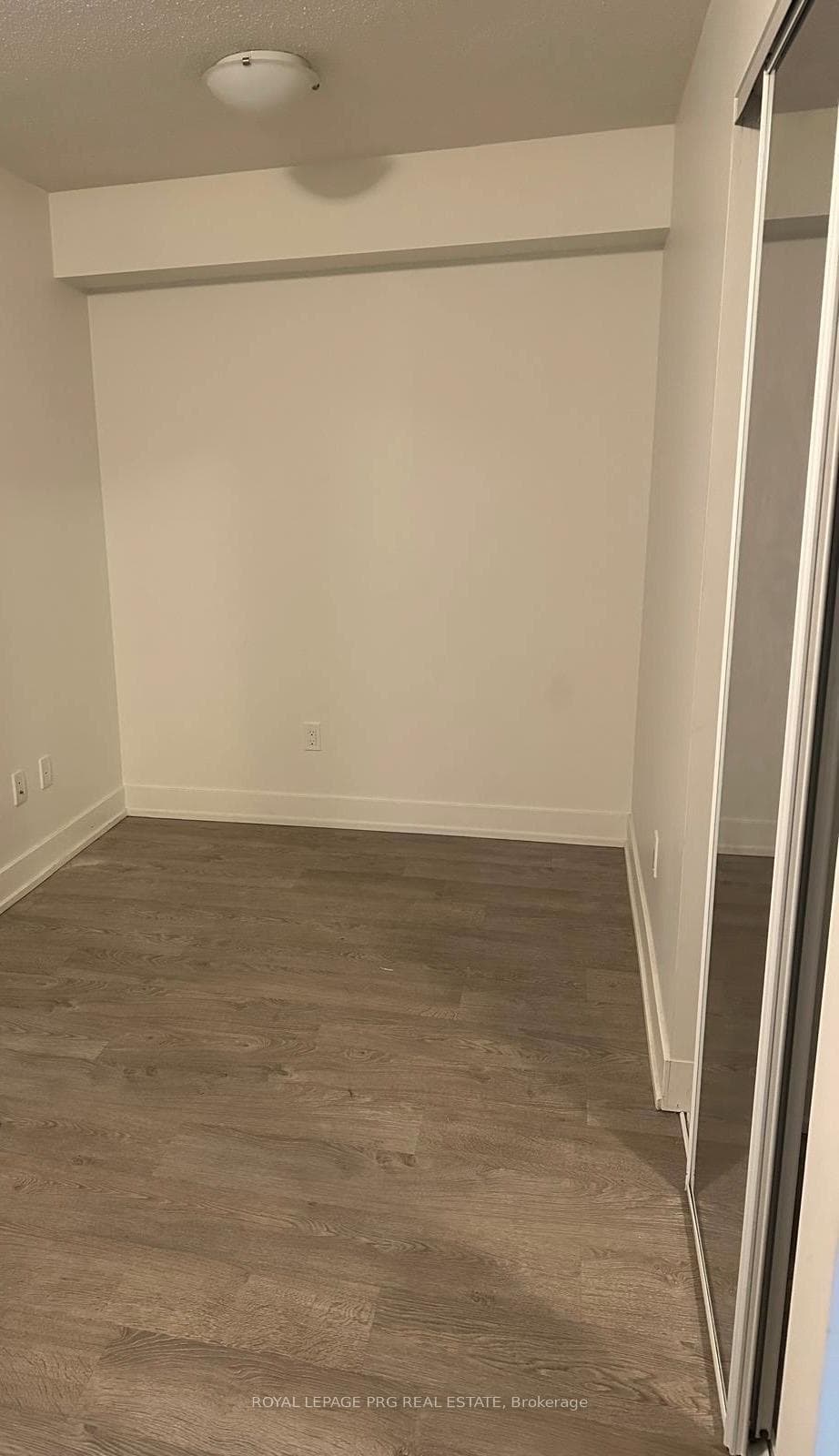 9 Mabelle Avenue Unit 2721 photo 4