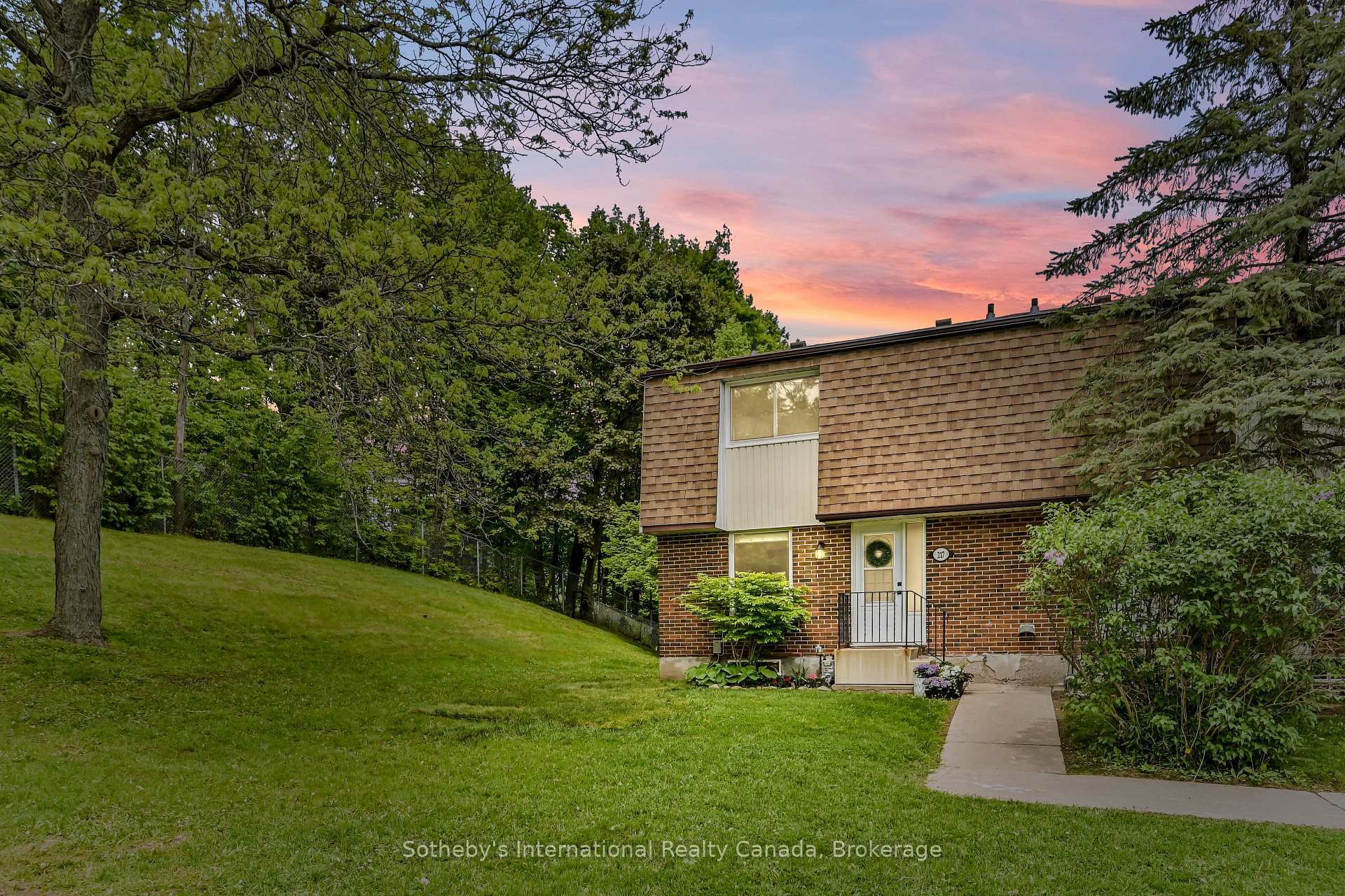 217 Kingham Road photo 1