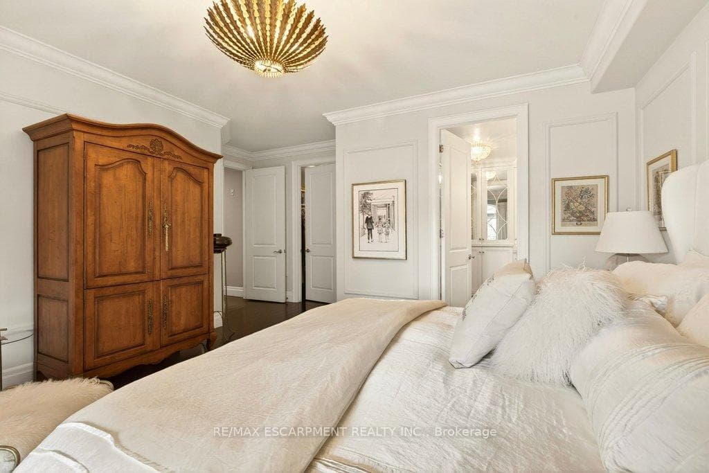 445 Elizabeth Street Unit 201 photo 27
