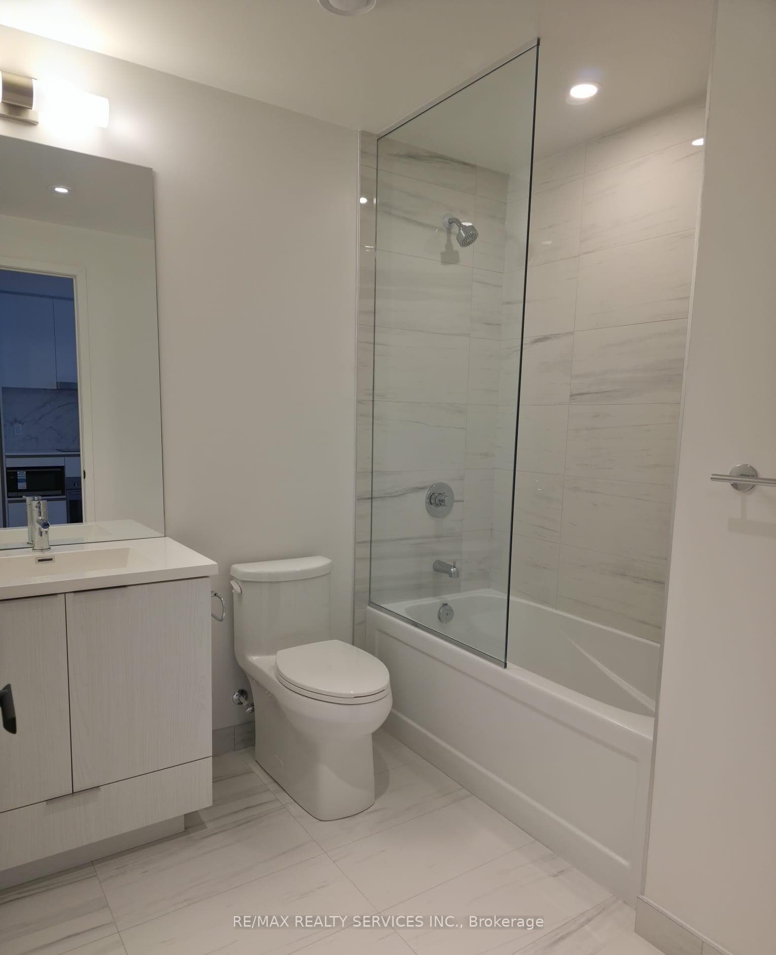 8 Interchange Way Unit 2008 photo 12