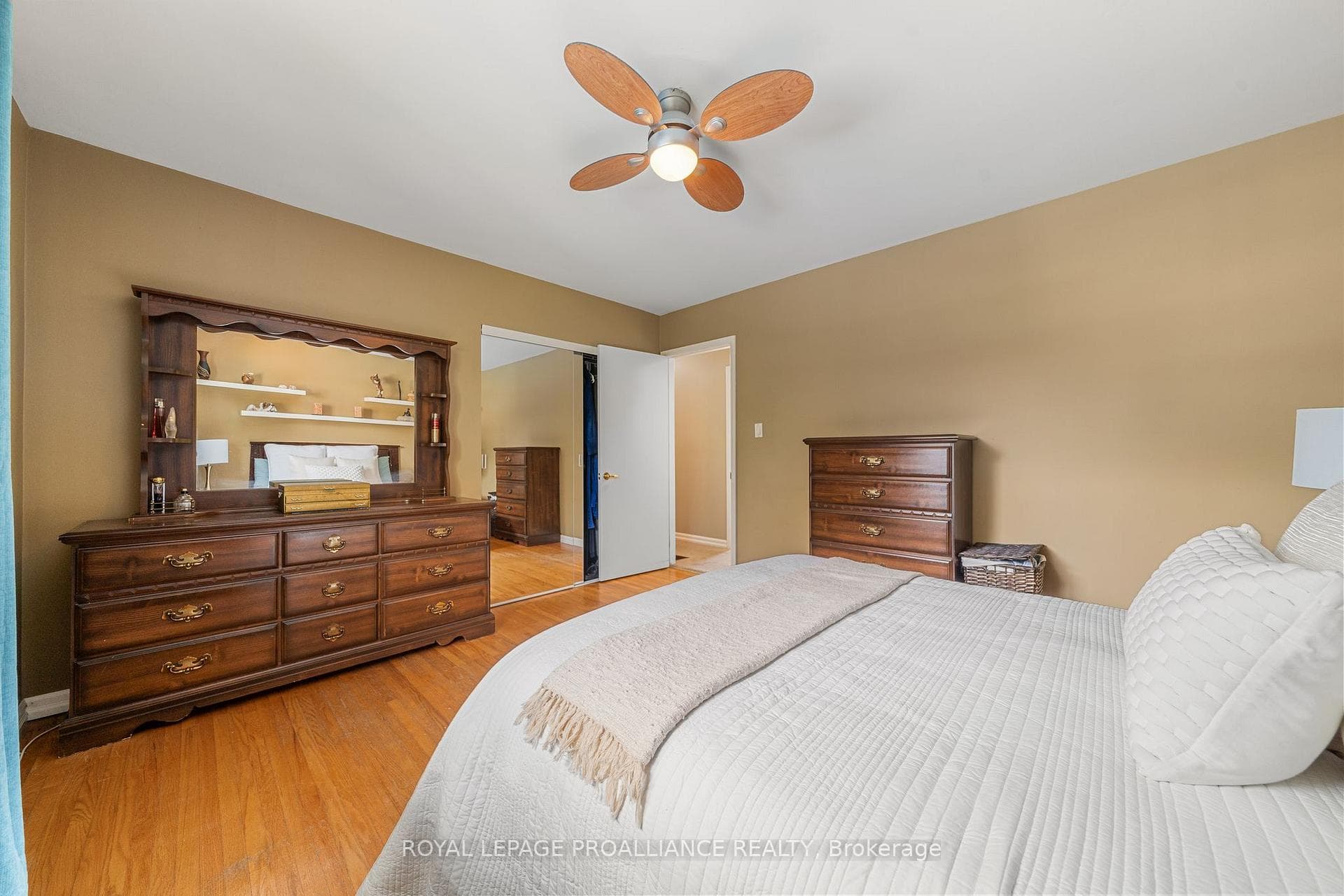 8 Westmount Drive photo 16