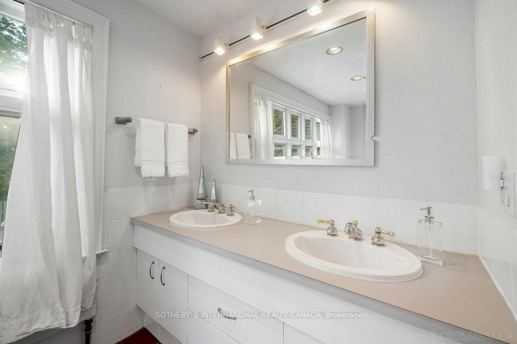 294 Oriole Parkway photo 19