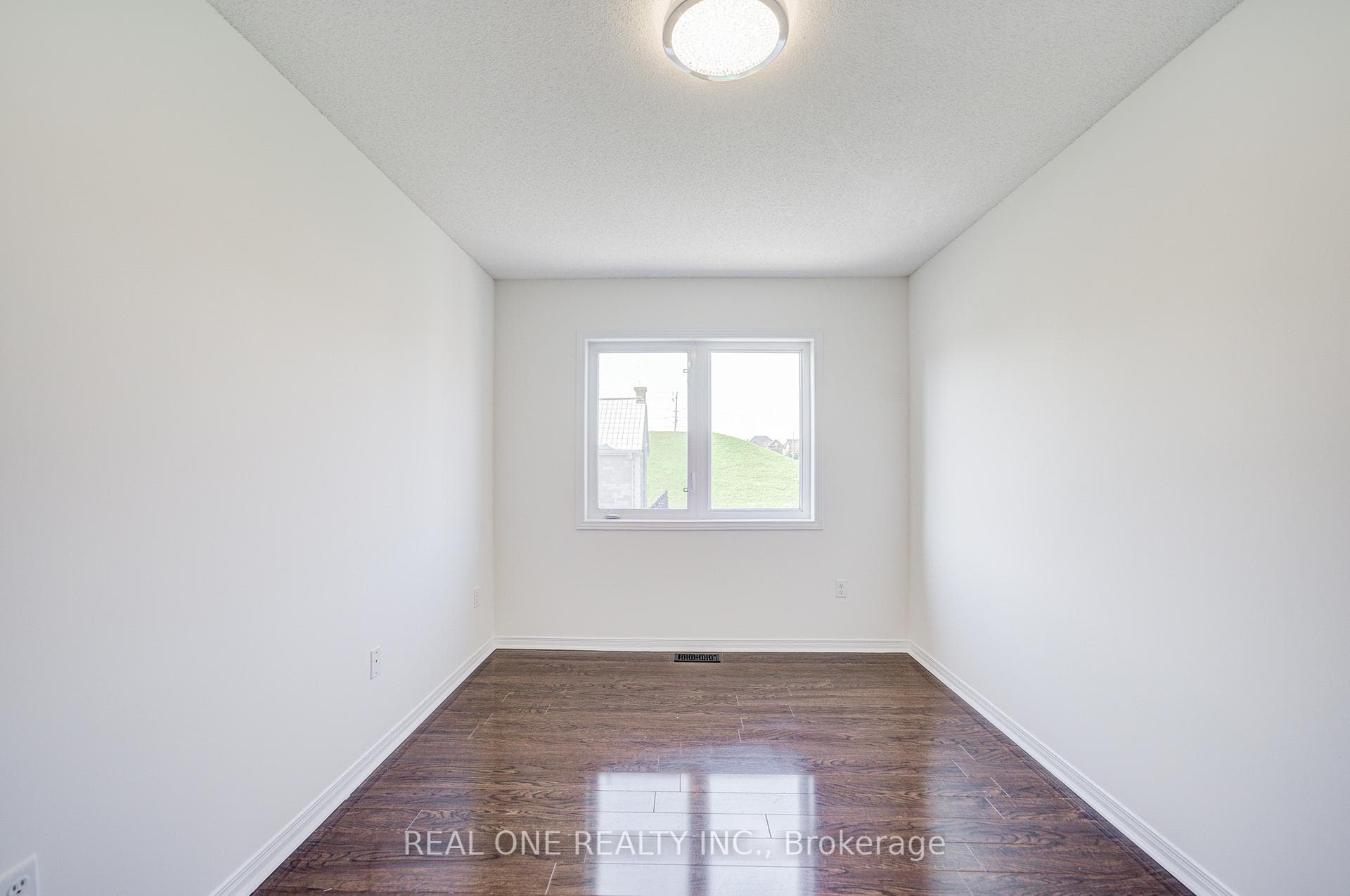 65 Westcliffe Crescent photo 32