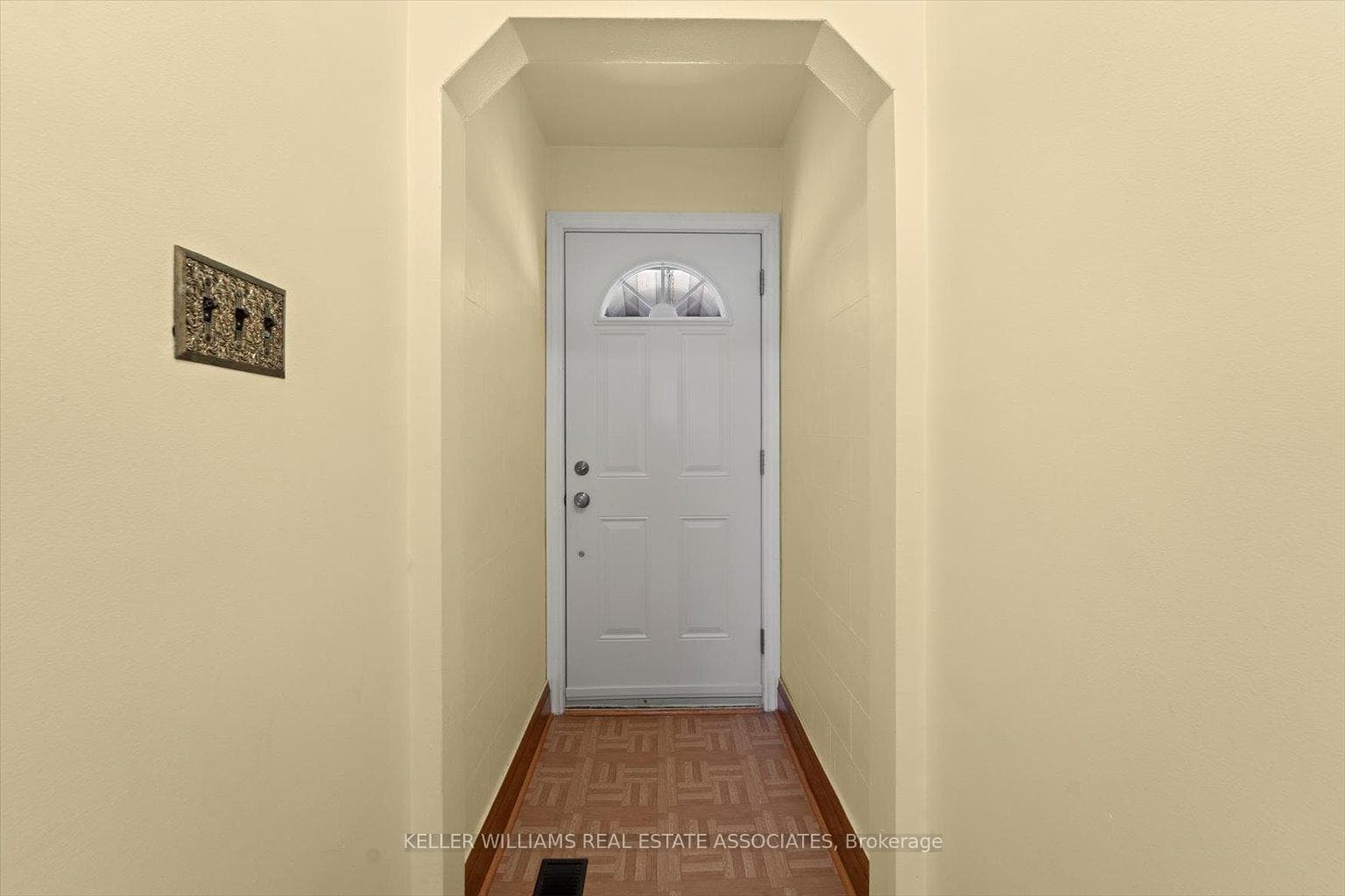 1482 Blanefield Road photo 2