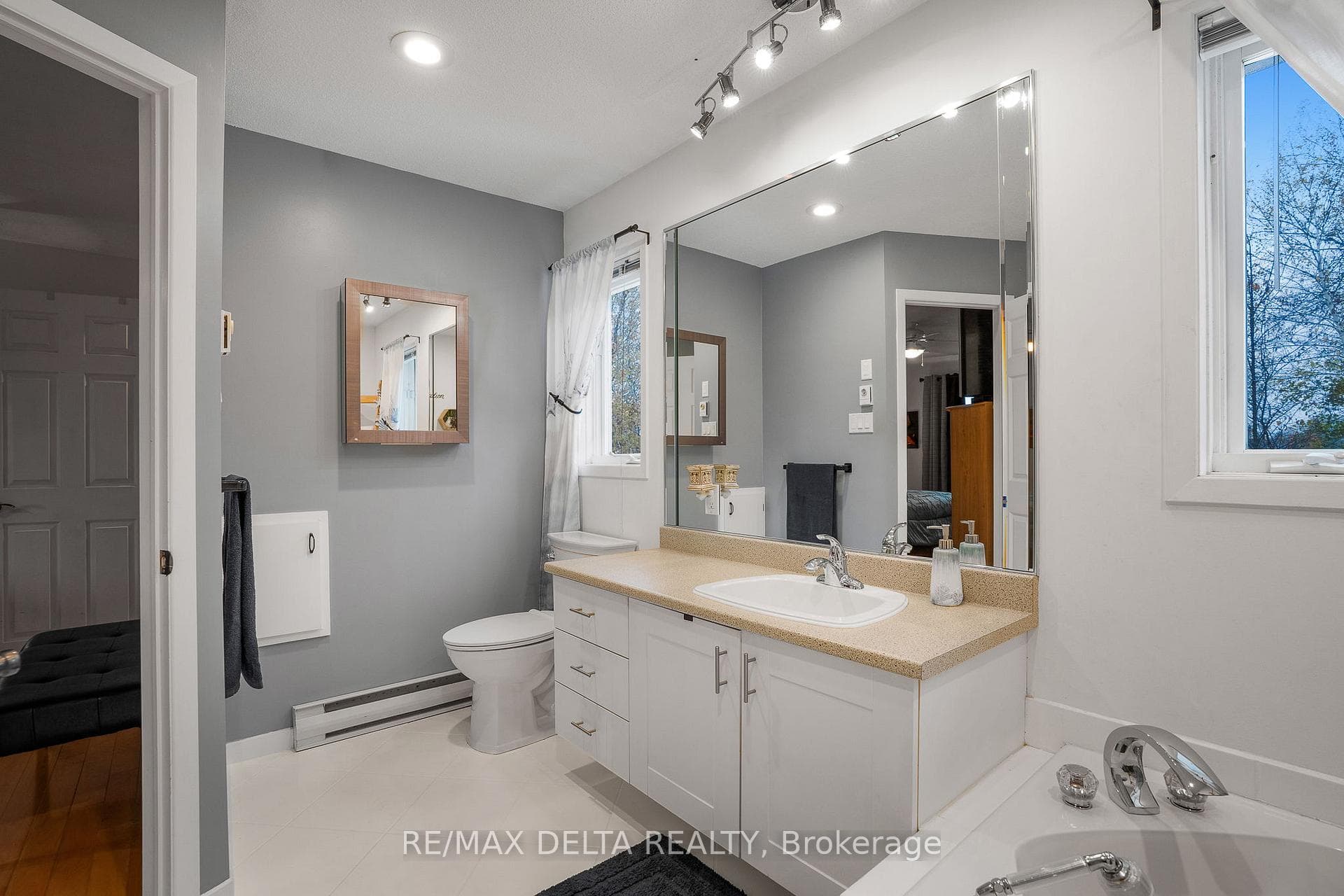95 Lalande Crescent photo 24