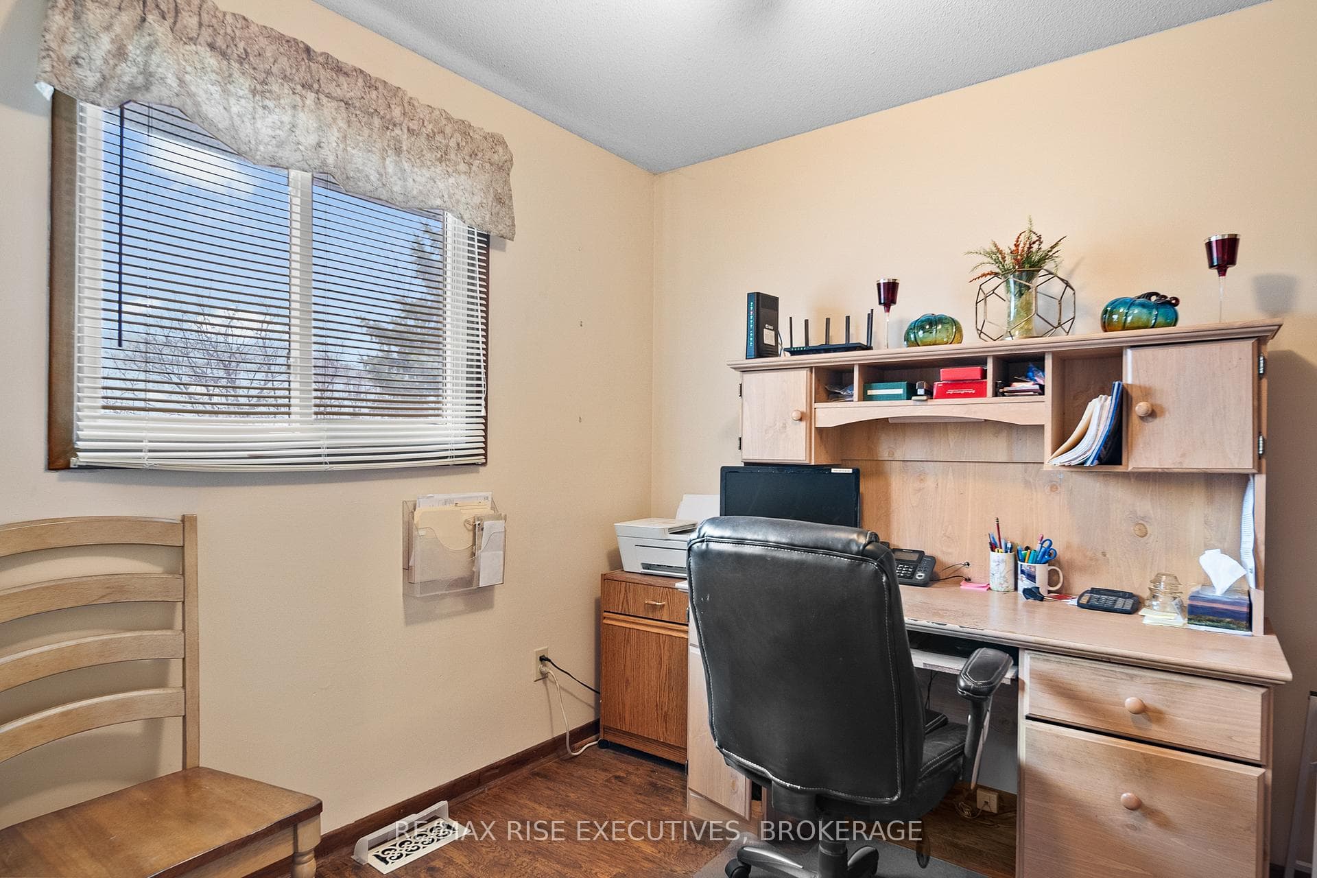 127 Nicholson Crescent photo 29