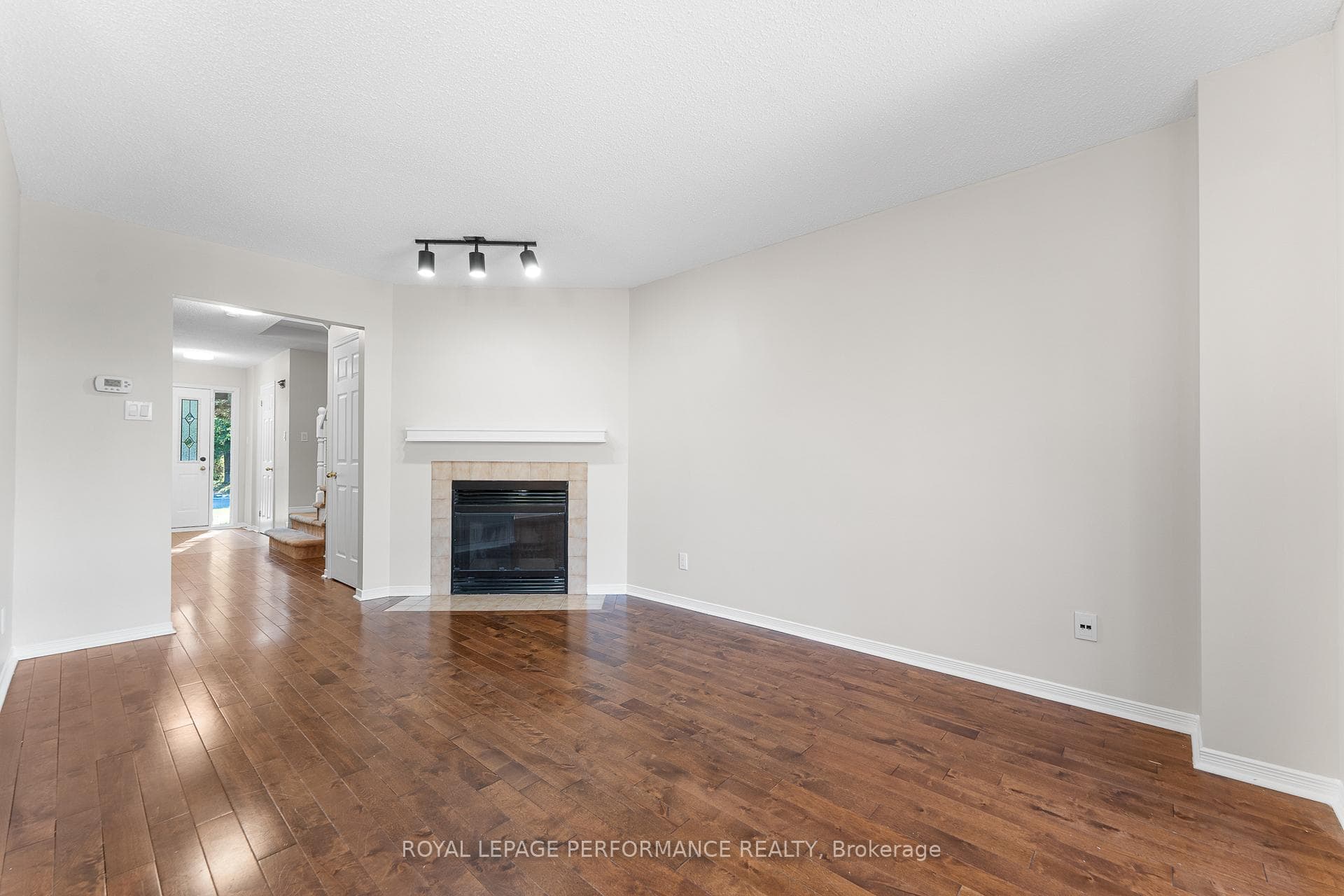 81 Furlong Crescent photo 6