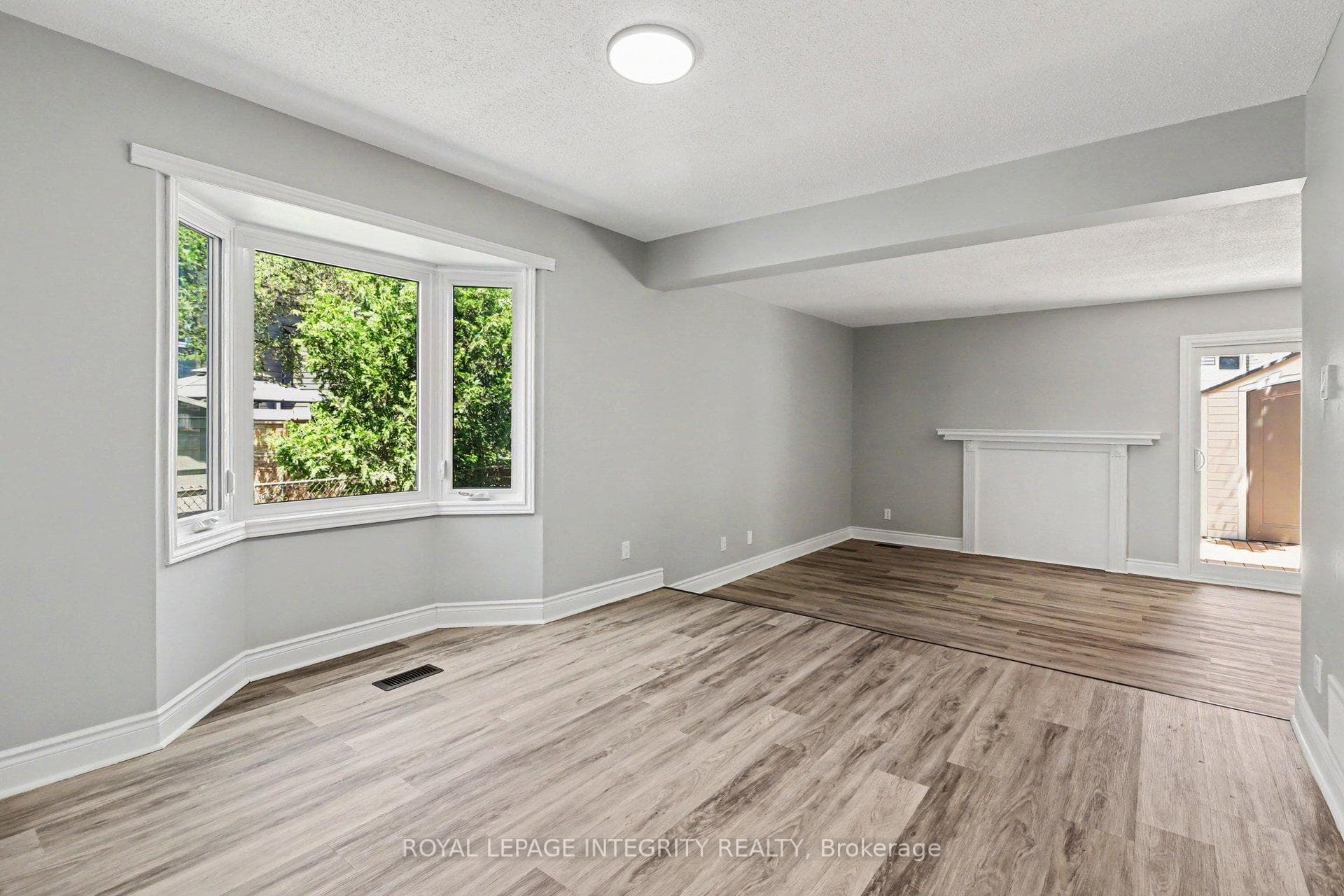 1511 Thurlow Street photo 2