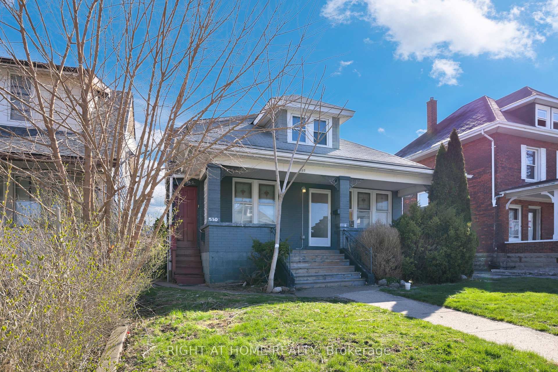 530-532 Campbell Avenue photo 3