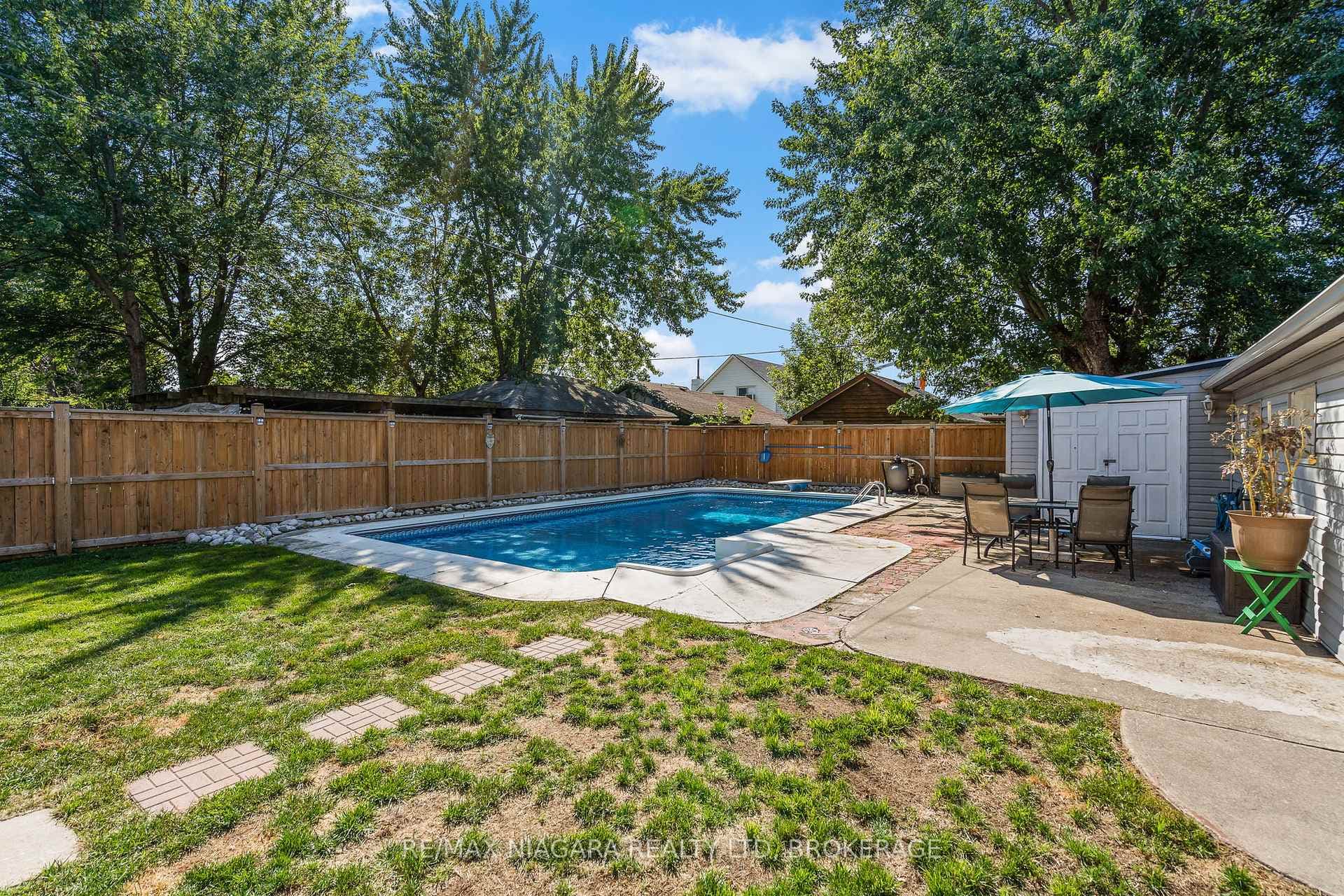 70 Beatrice Street photo 23