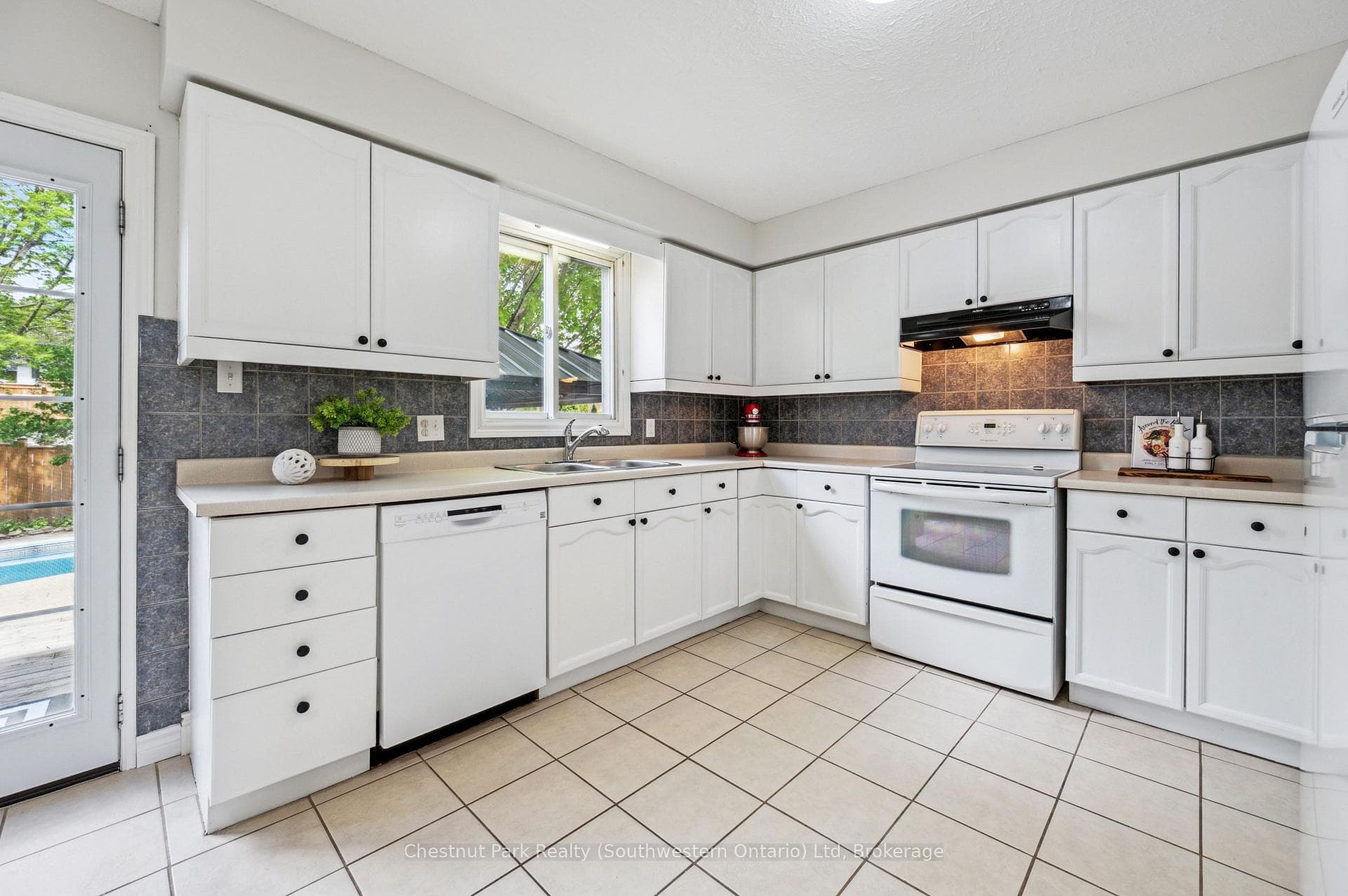 32 Wilson Crescent photo 16