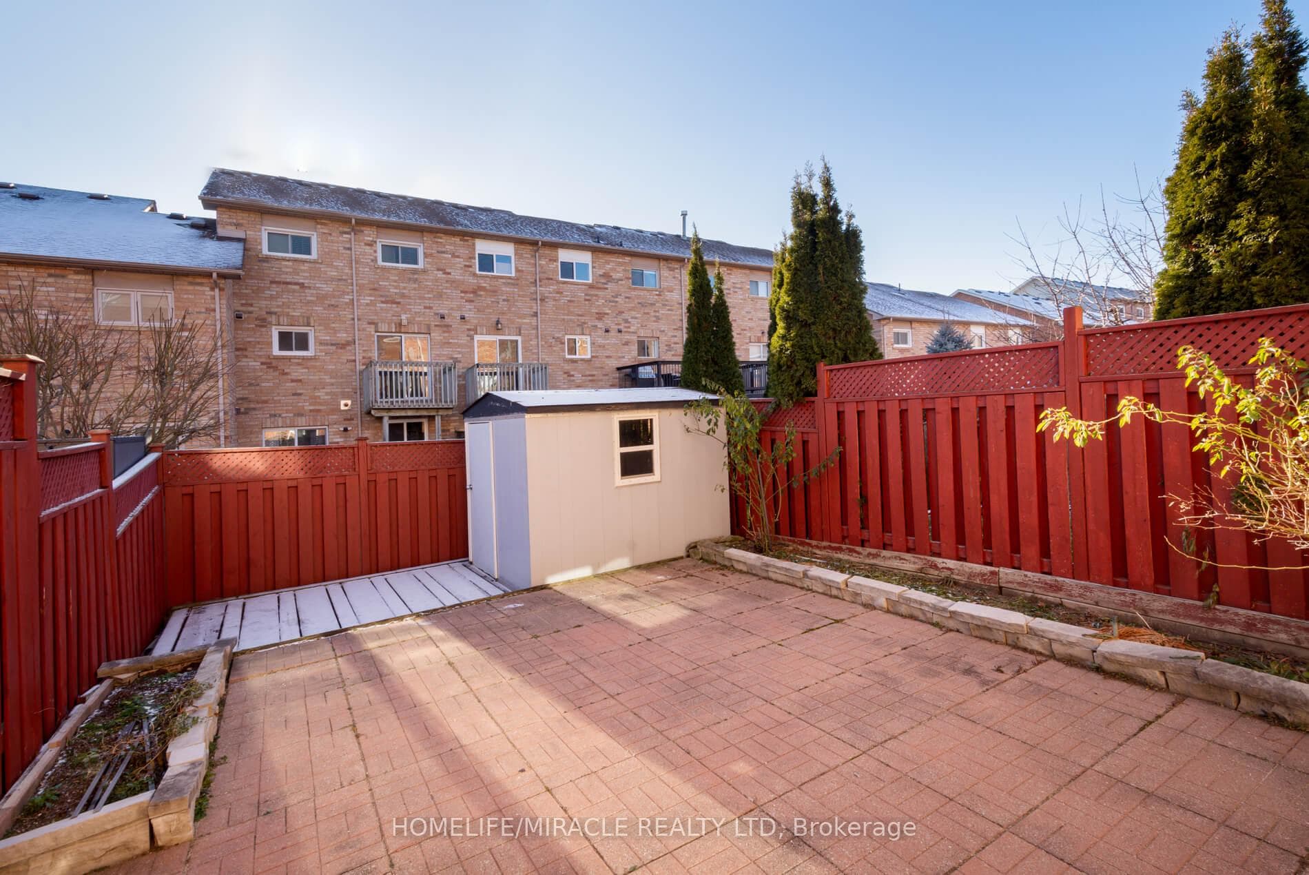 220 Kelso Crescent photo 36