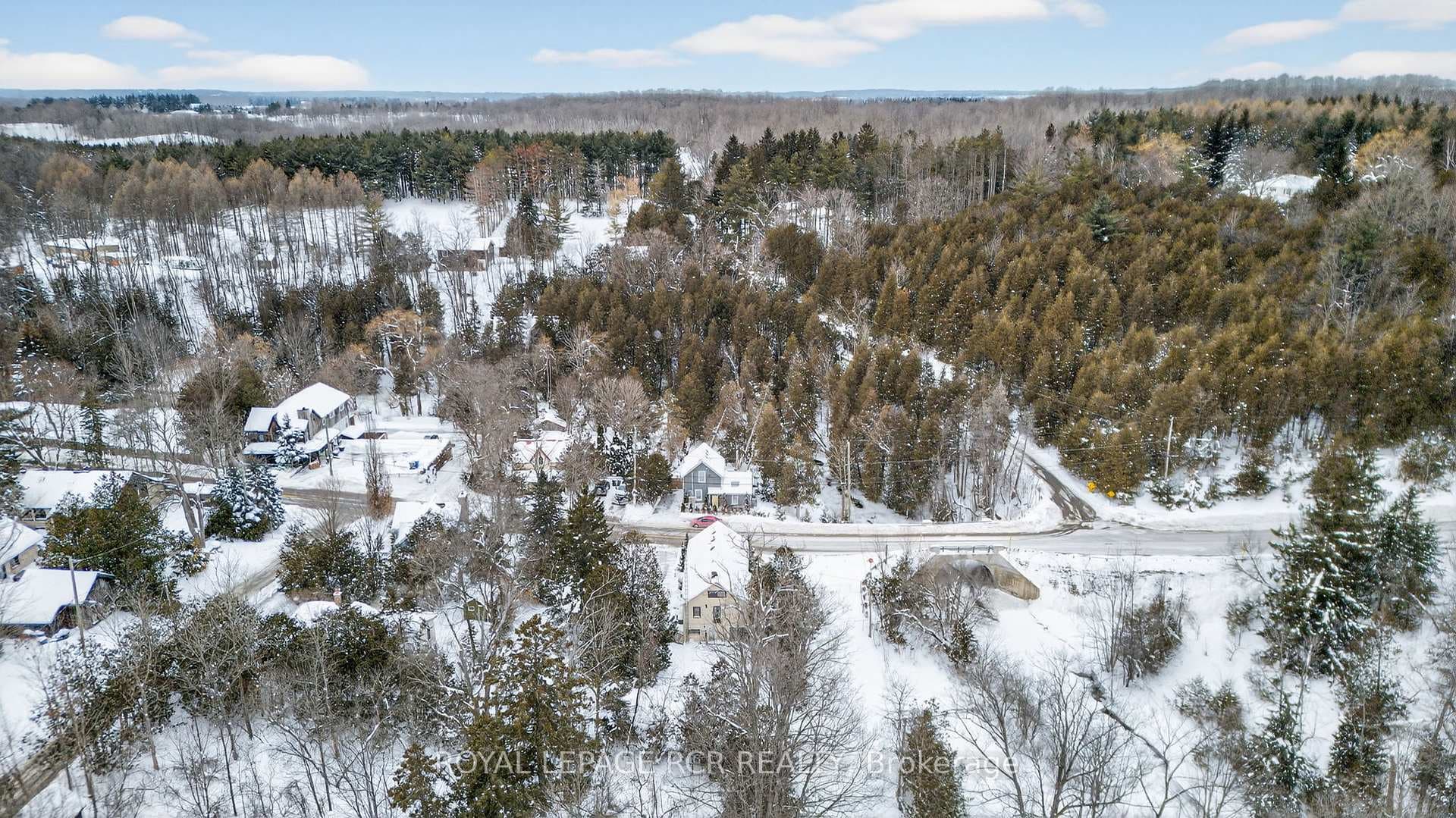 815 Forks of the Credit Road photo 43