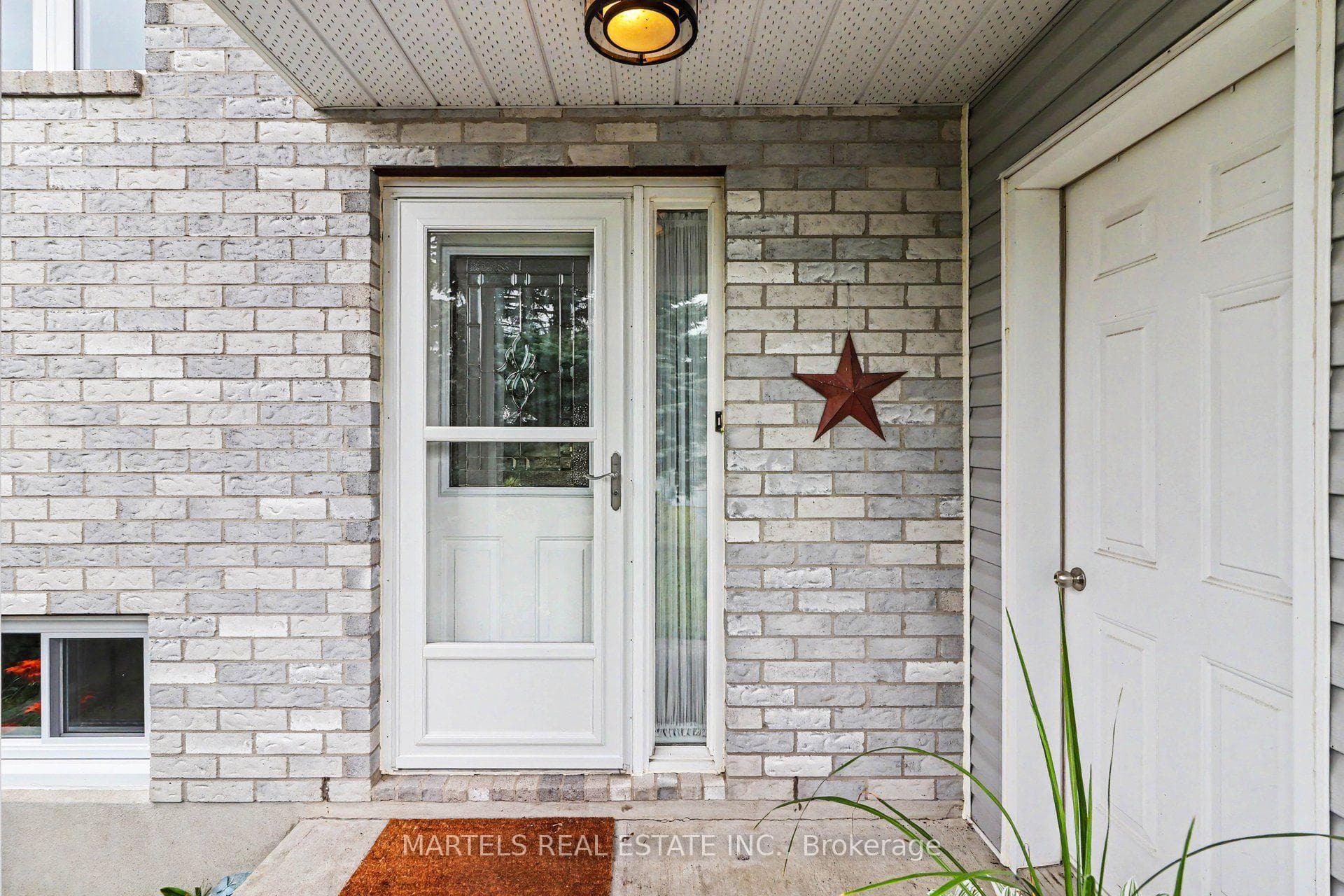 879 Lawrence Street photo 2