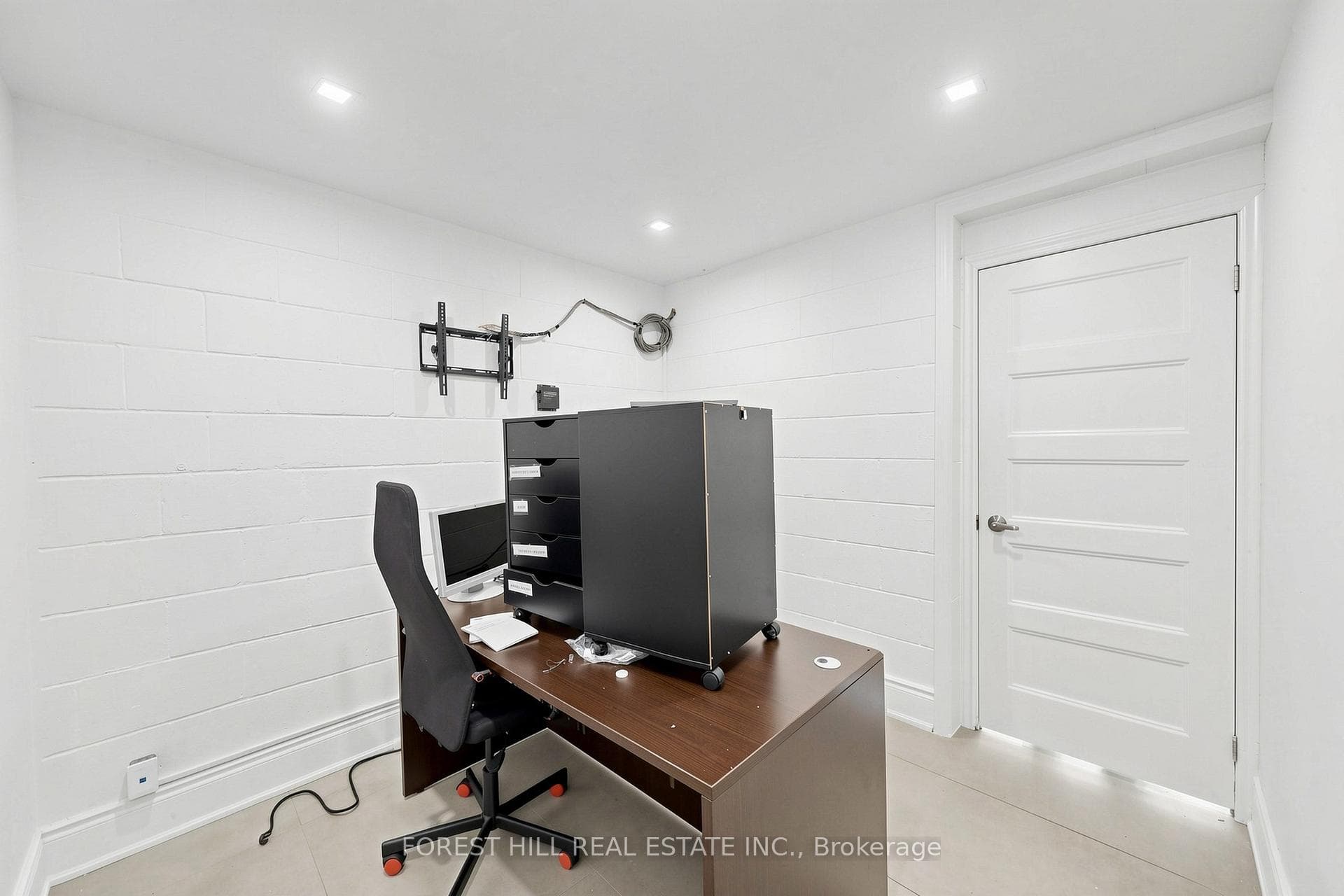 1502 Speers Road photo 11