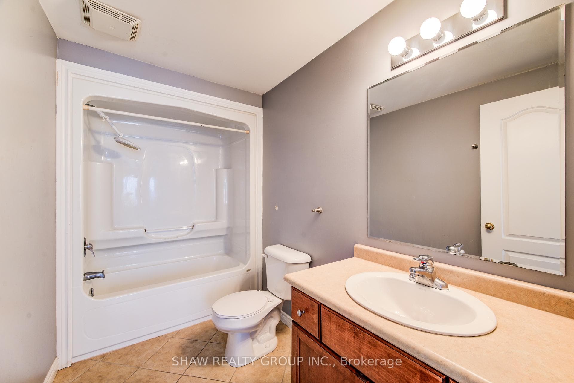 21 Truesdale Crescent photo 36