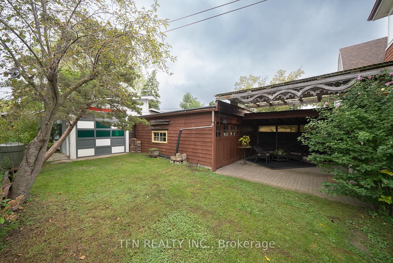 480 Colborne Street photo 12