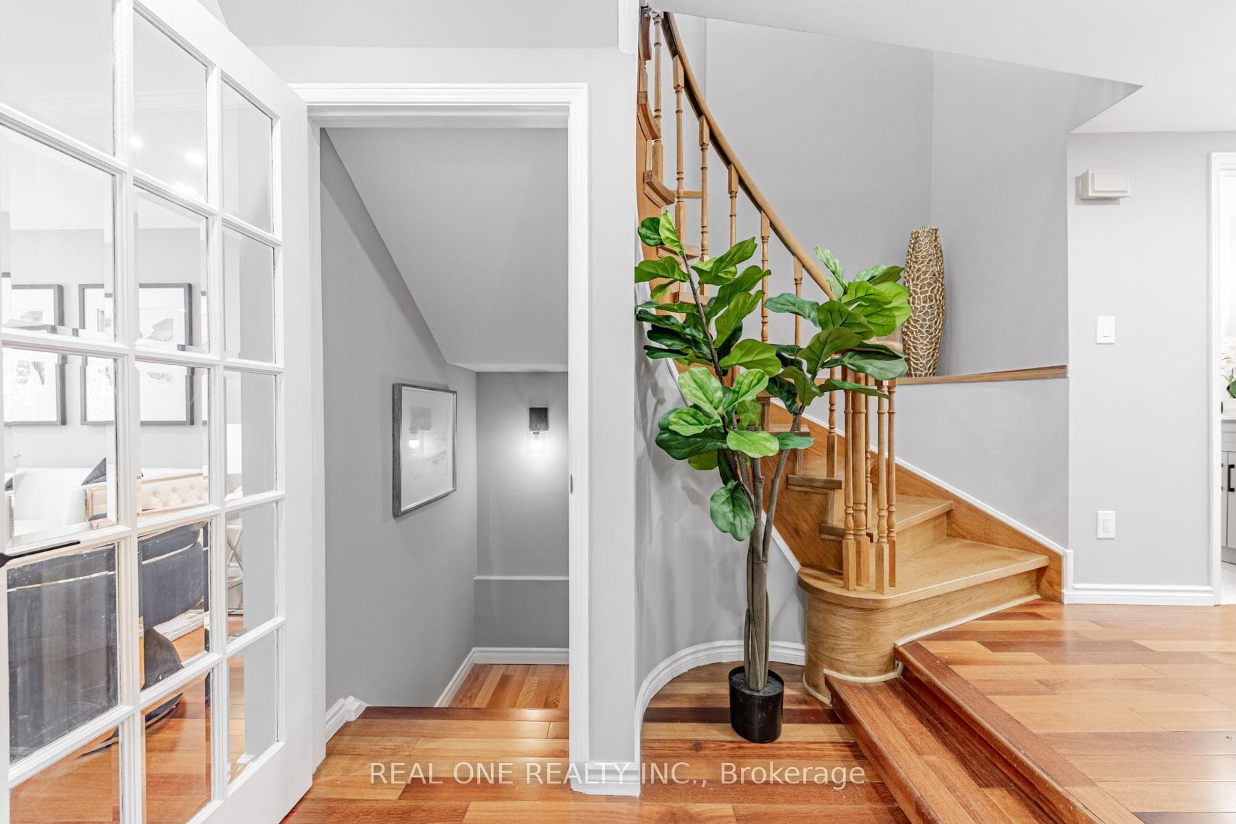 32 Belinda Square photo 8