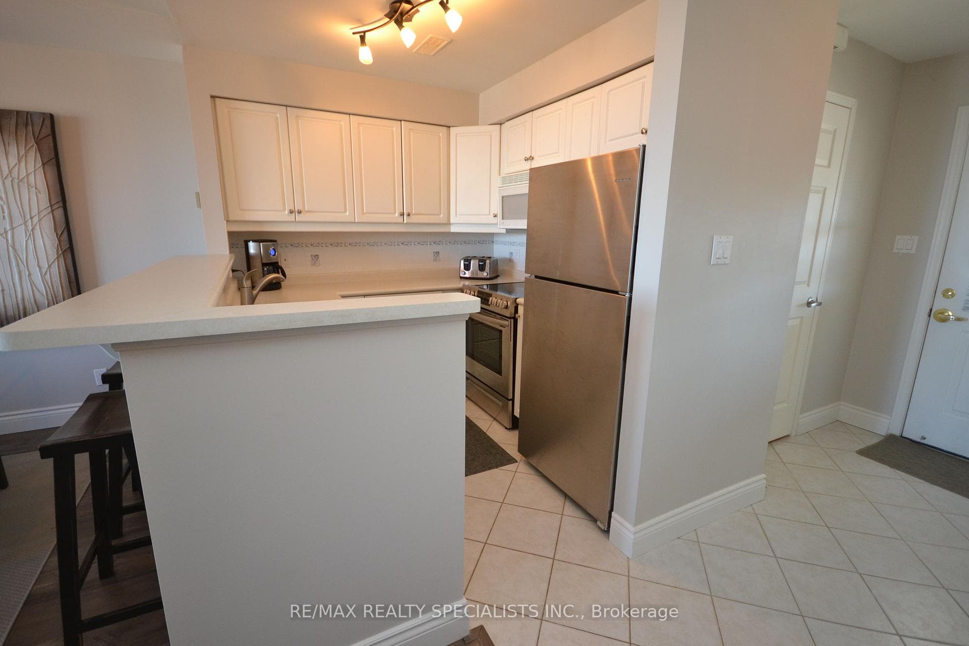 453 Mariners Way photo 4