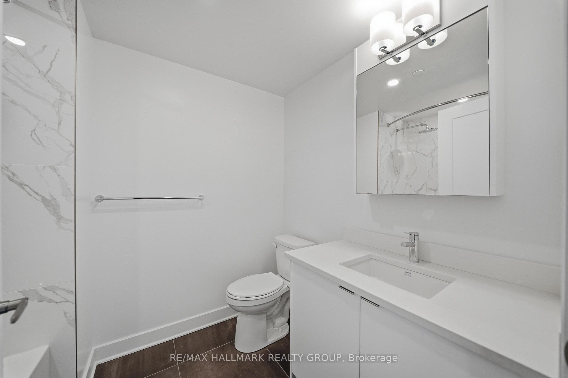 180 George Street Unit 2202 photo 6