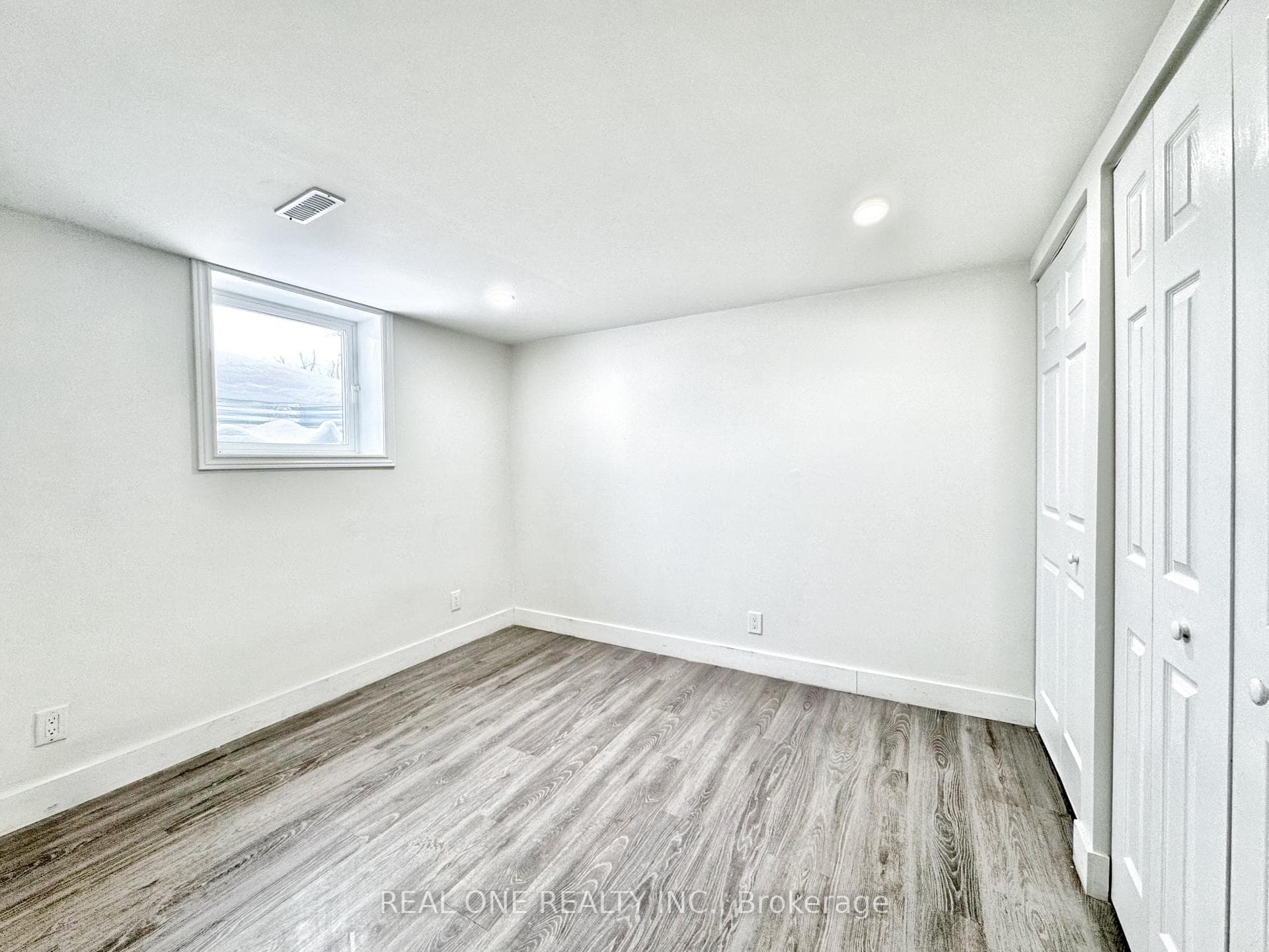 61 College Crescent photo 4