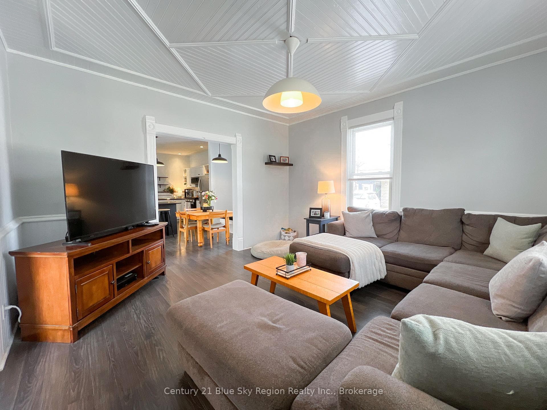 211 Edward Street photo 25