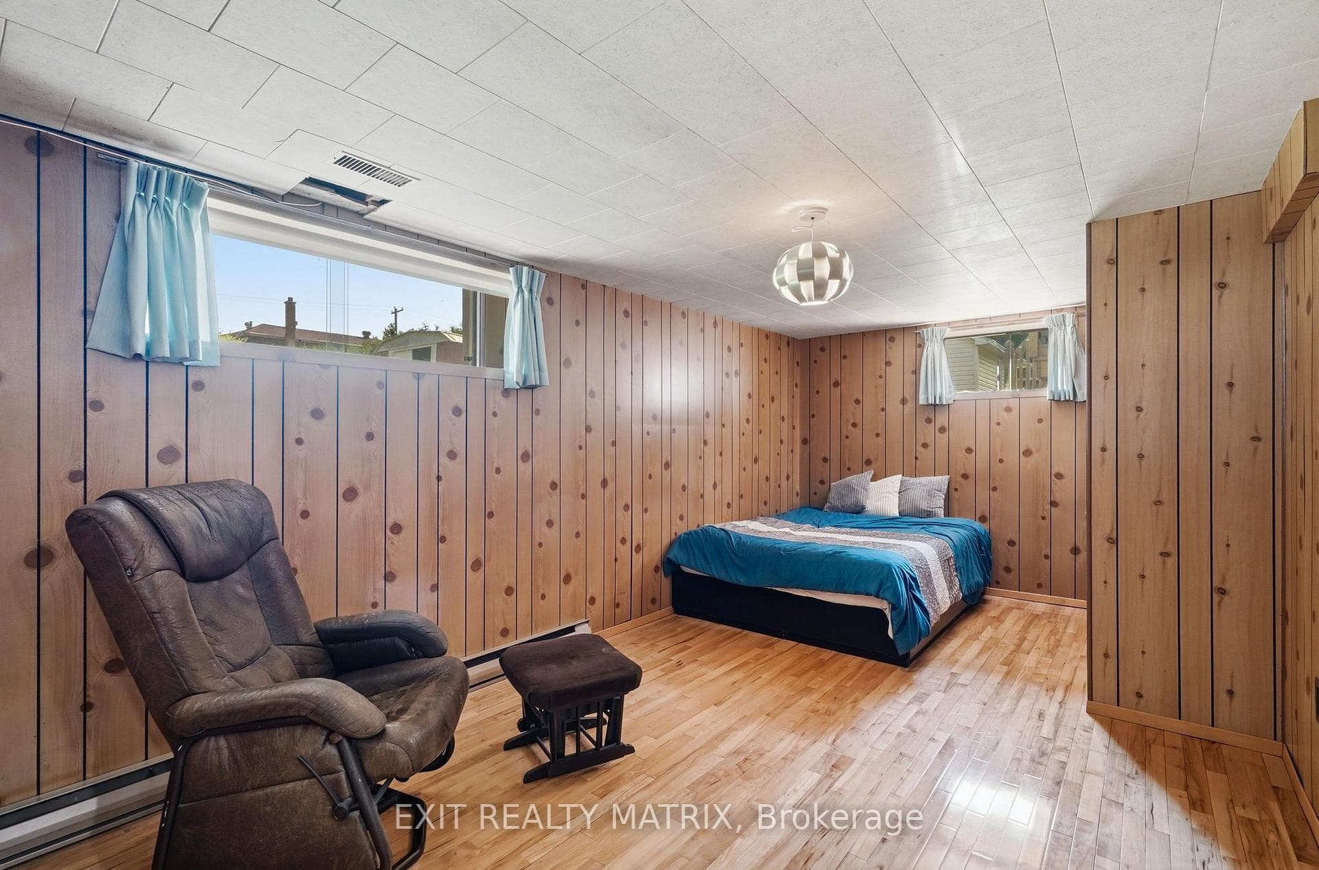 693 Cartier Street photo 22