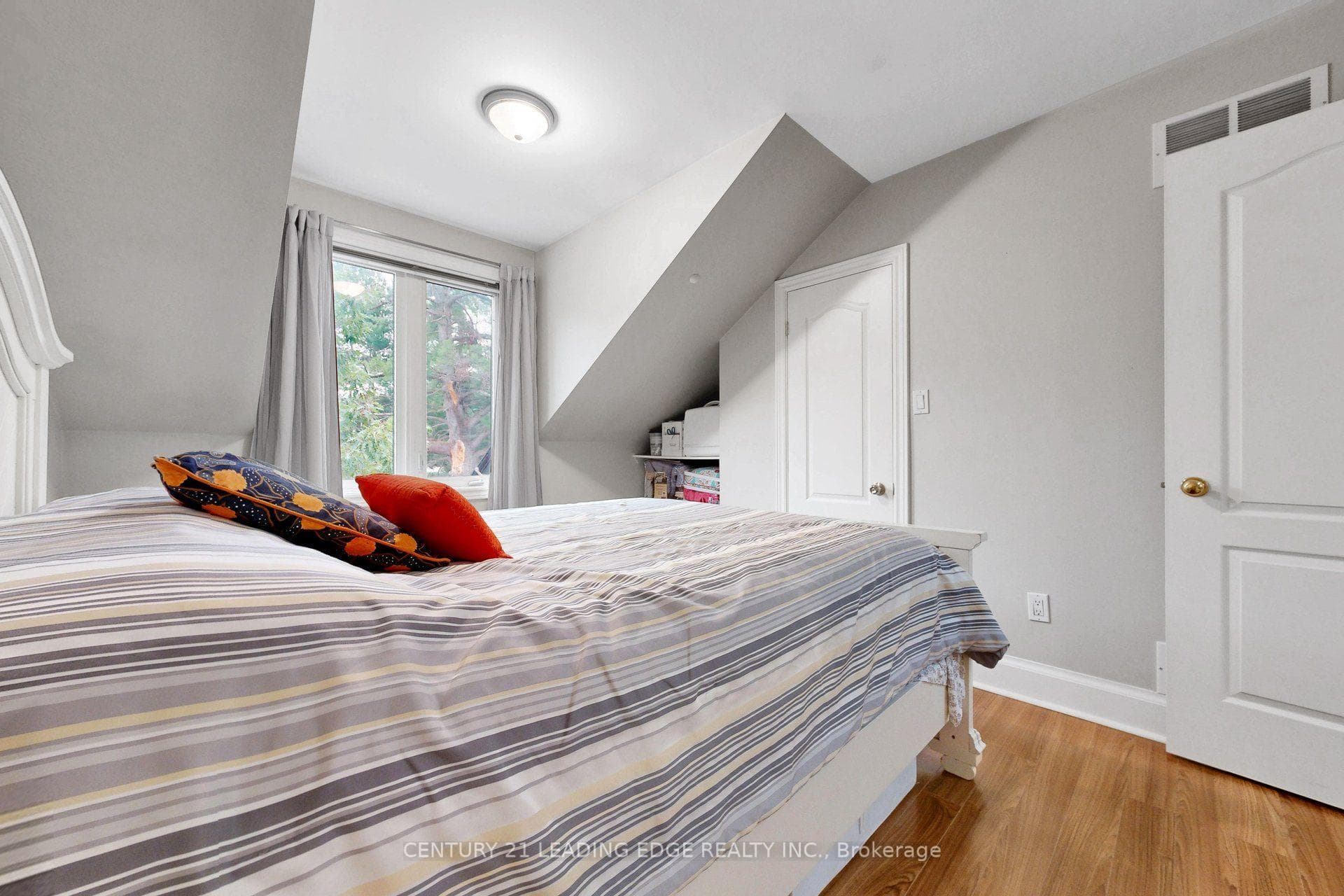 72 Bolsover Road photo 25