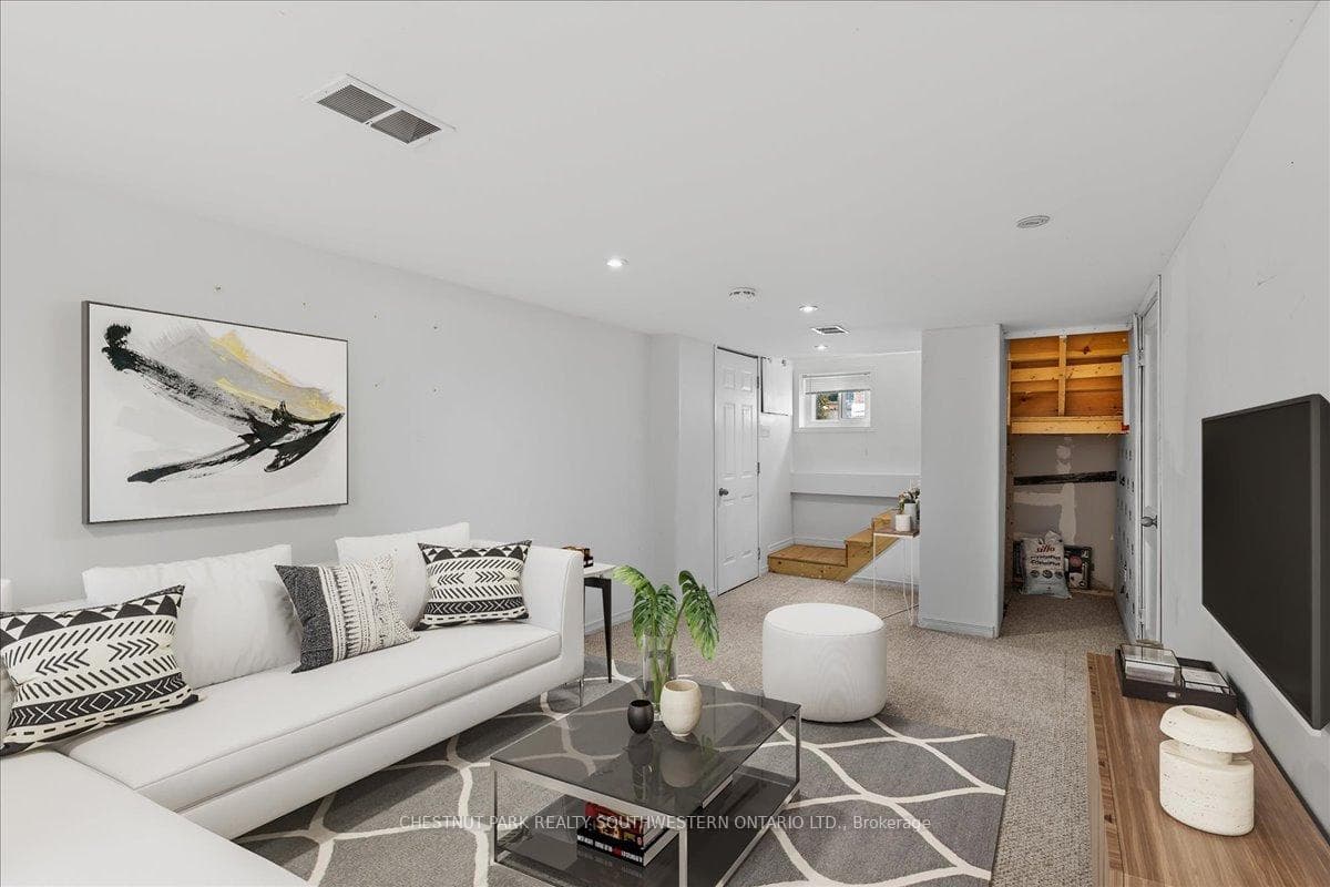 12 Onward Avenue photo 38