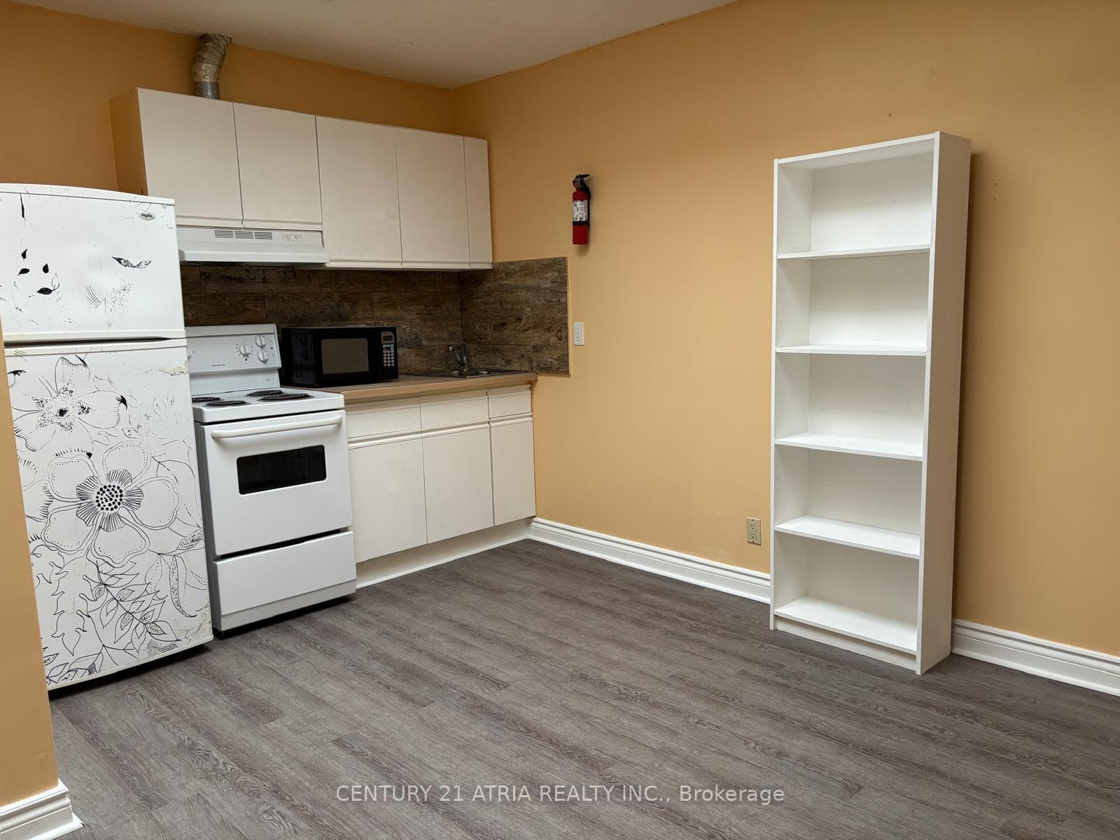 2828 Danforth Avenue Unit Apt 2 photo 2