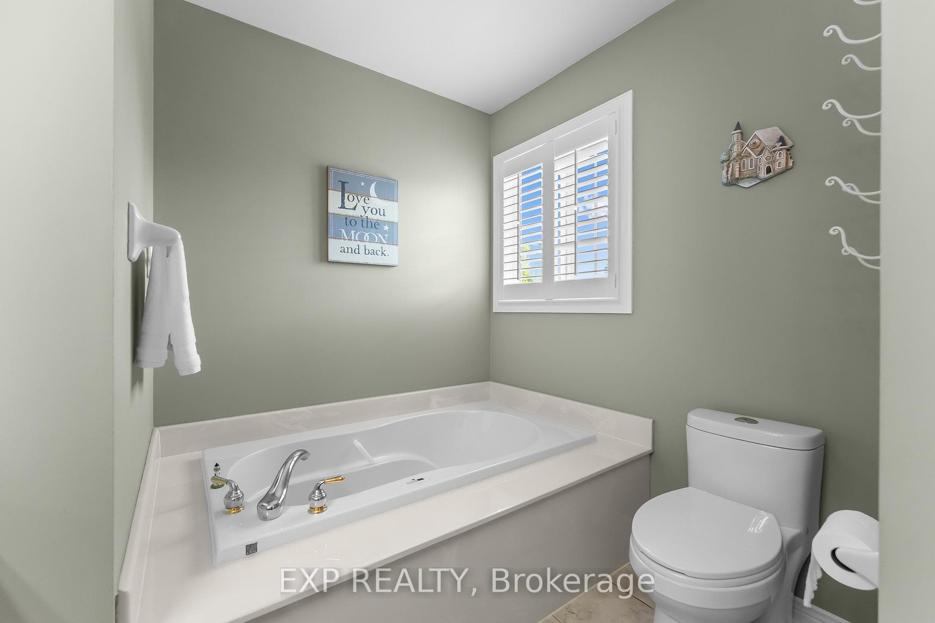 57 Goodman Crescent photo 32