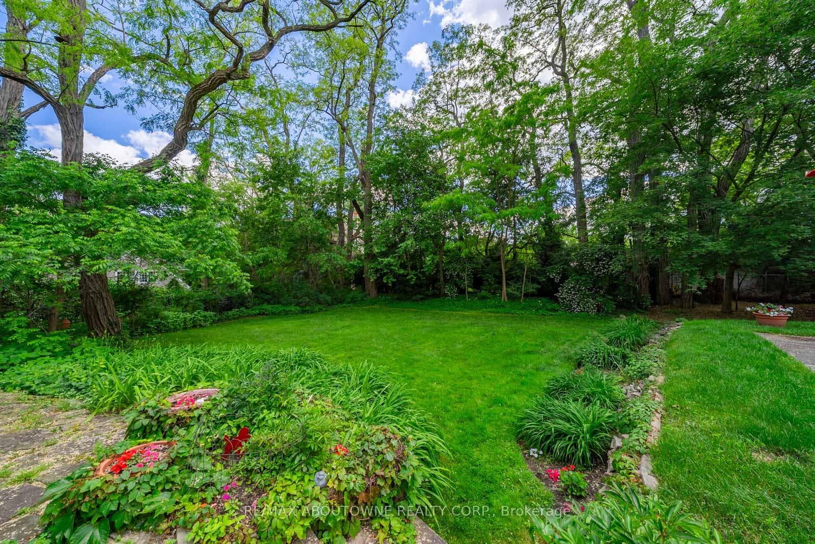 142 Abbey Court photo 9