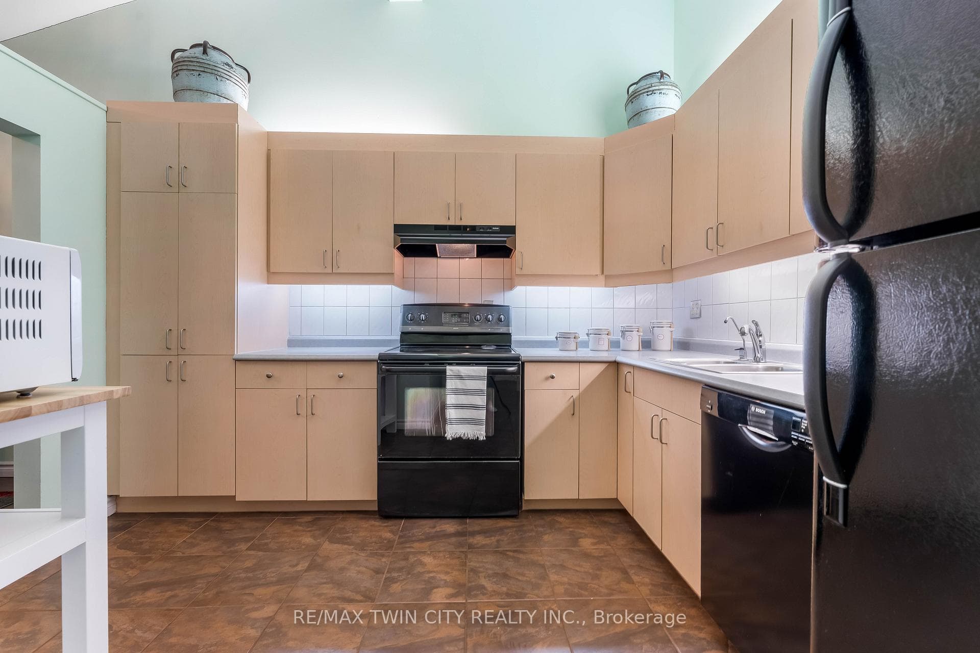 86 Overlea Drive photo 23