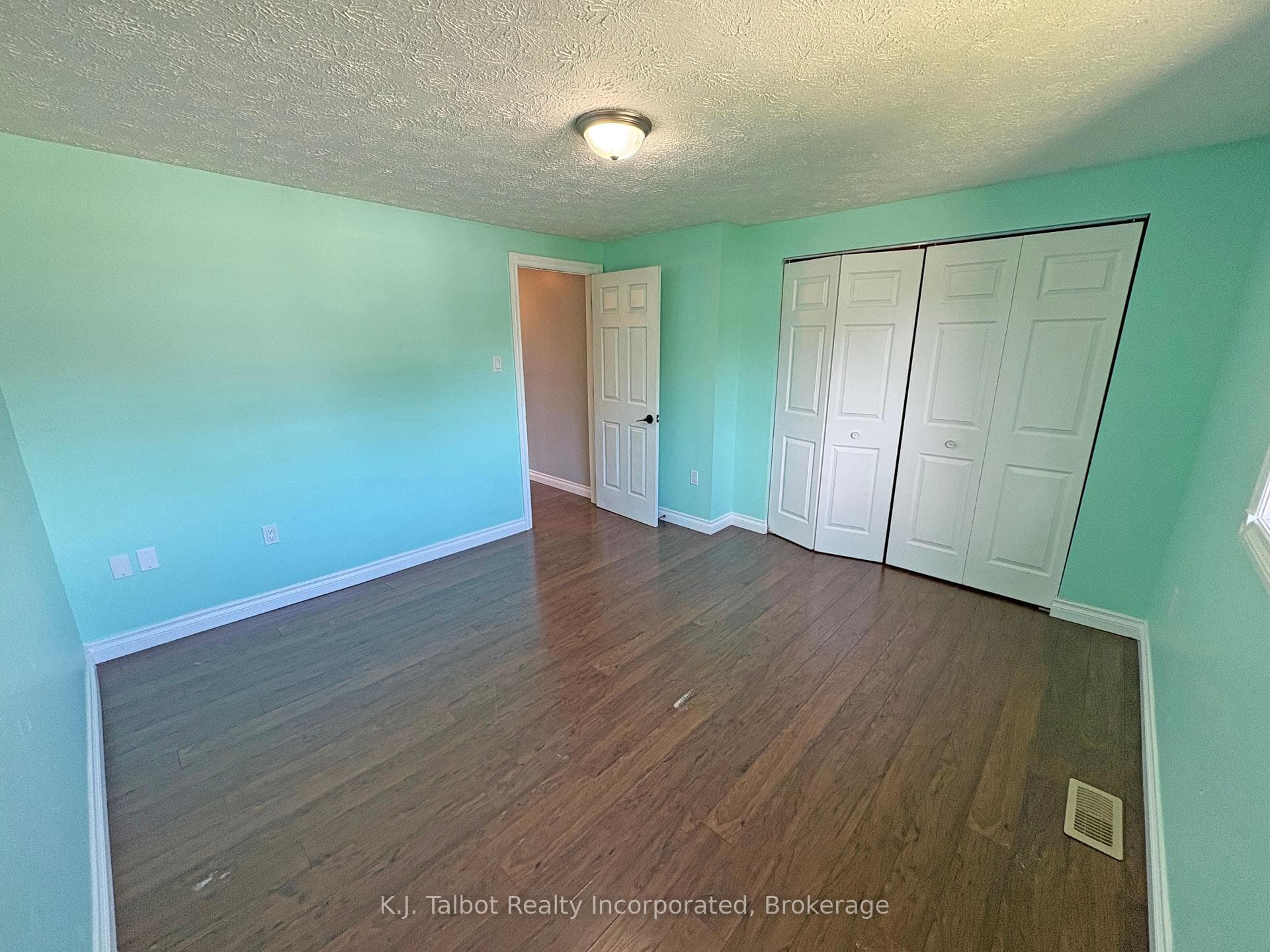 118 Bennett Street photo 14