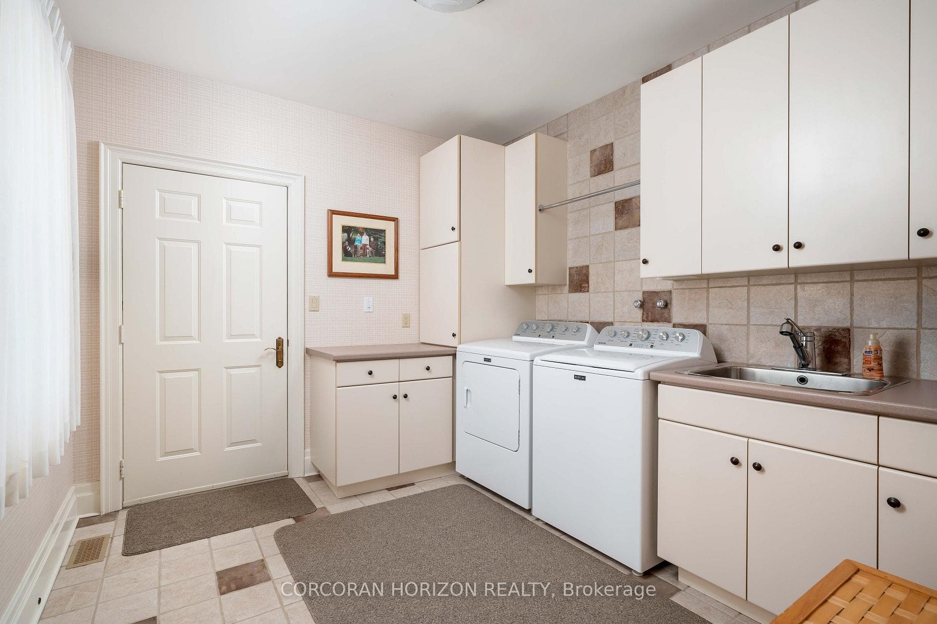 276 Carrington Place photo 37