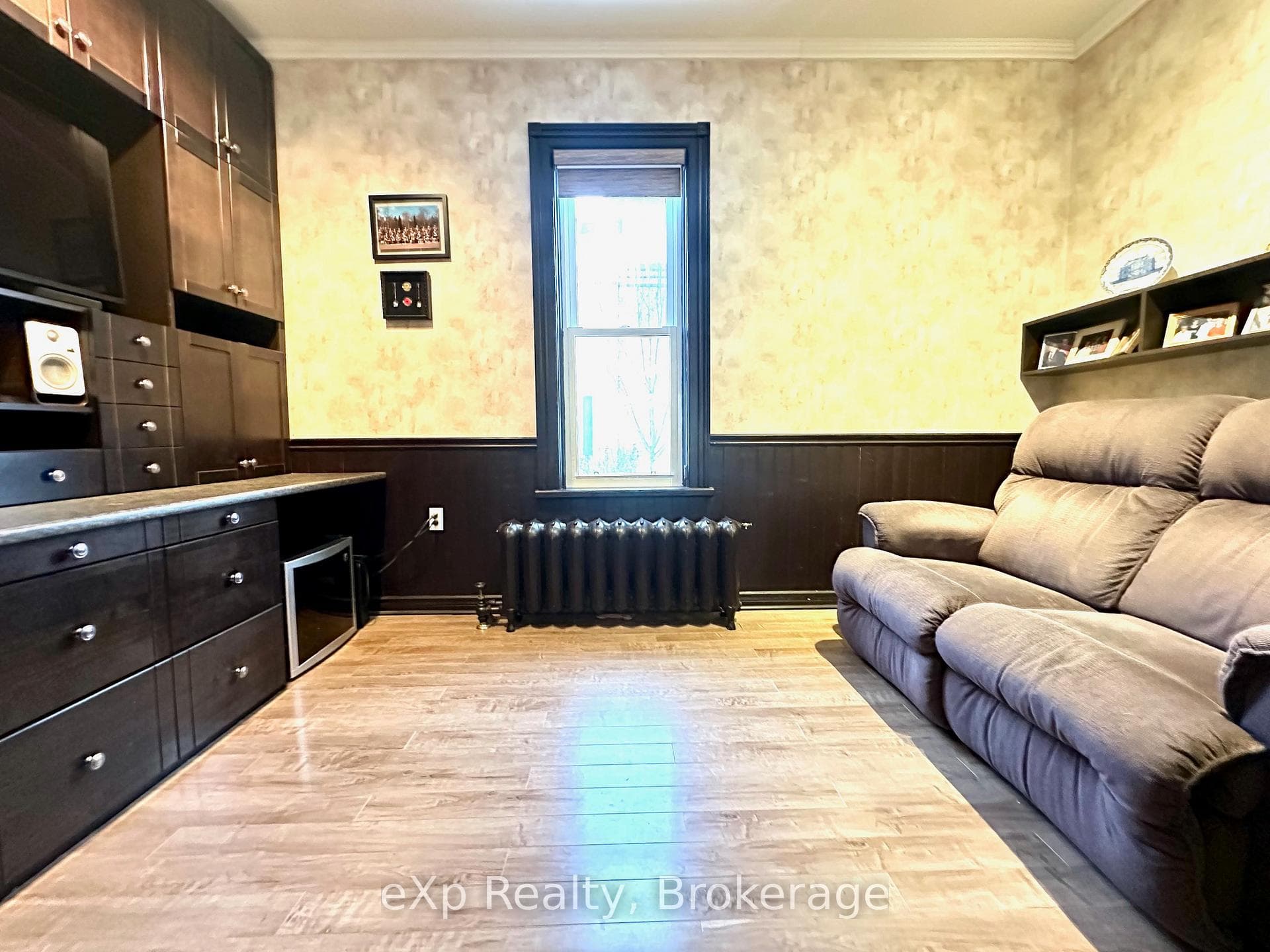 524 Colborne Street photo 13
