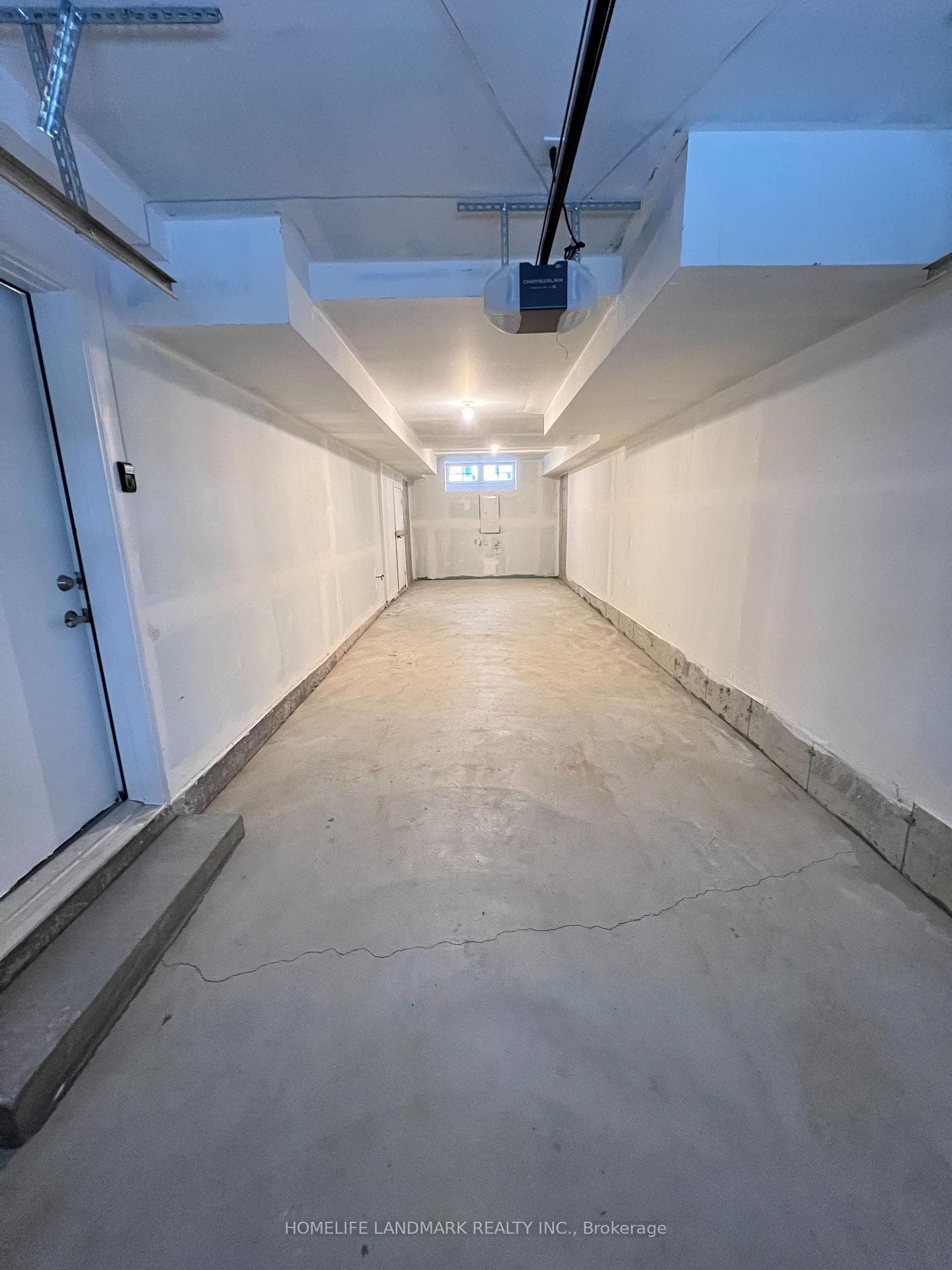 97 Clippers Crescent photo 2