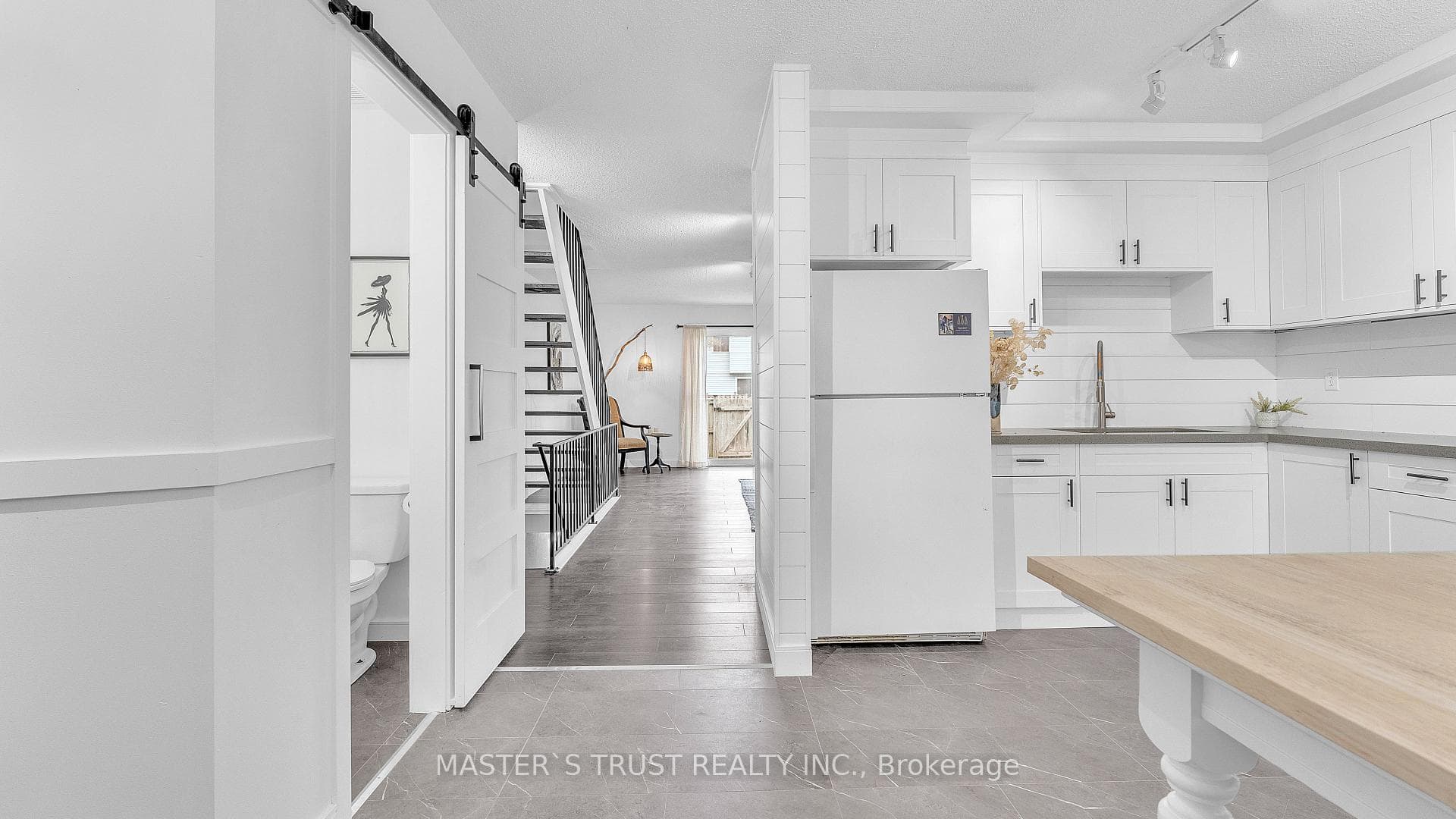208 Monmore Road photo 4
