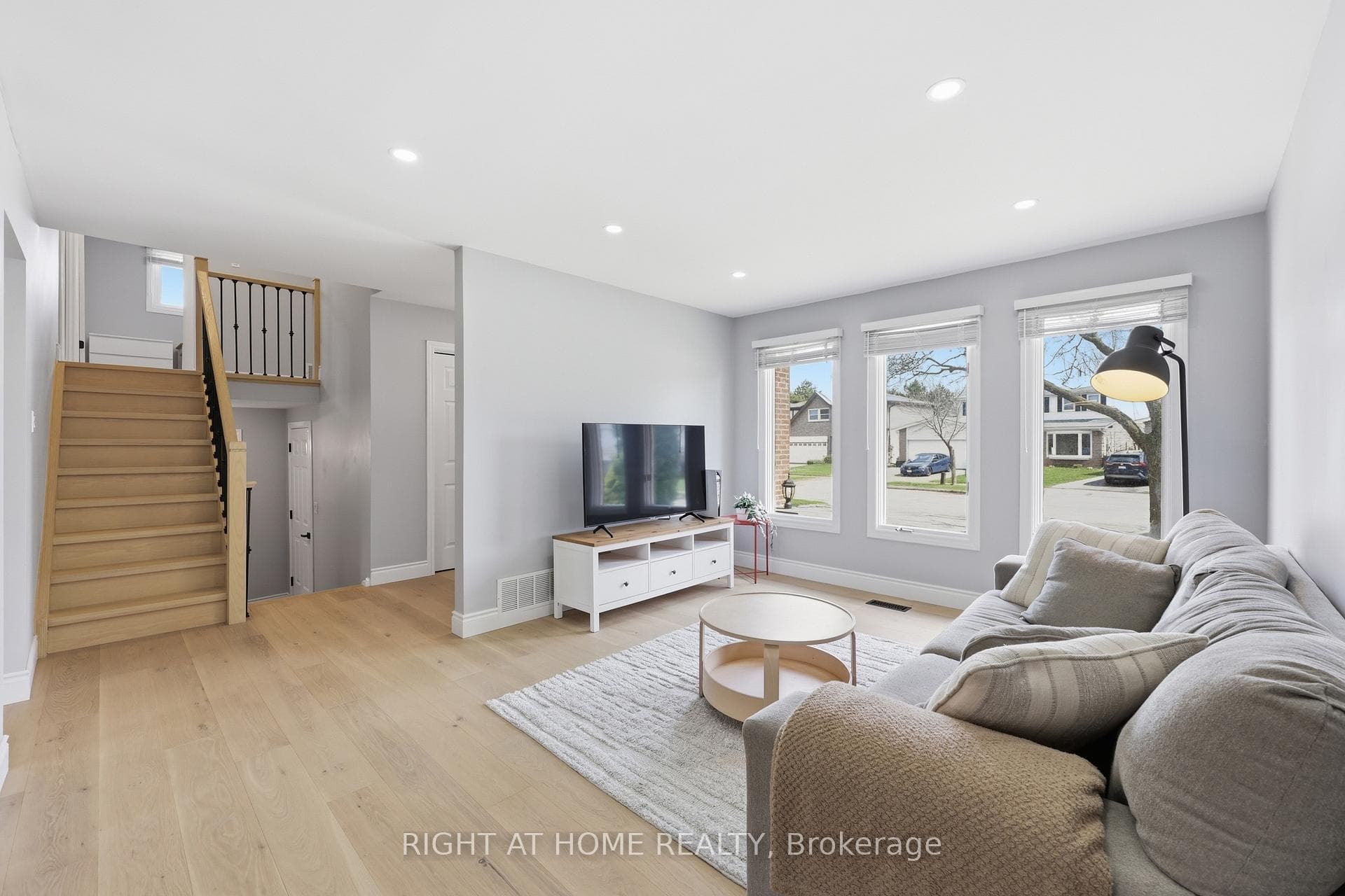 2458 Cavendish Drive photo 10