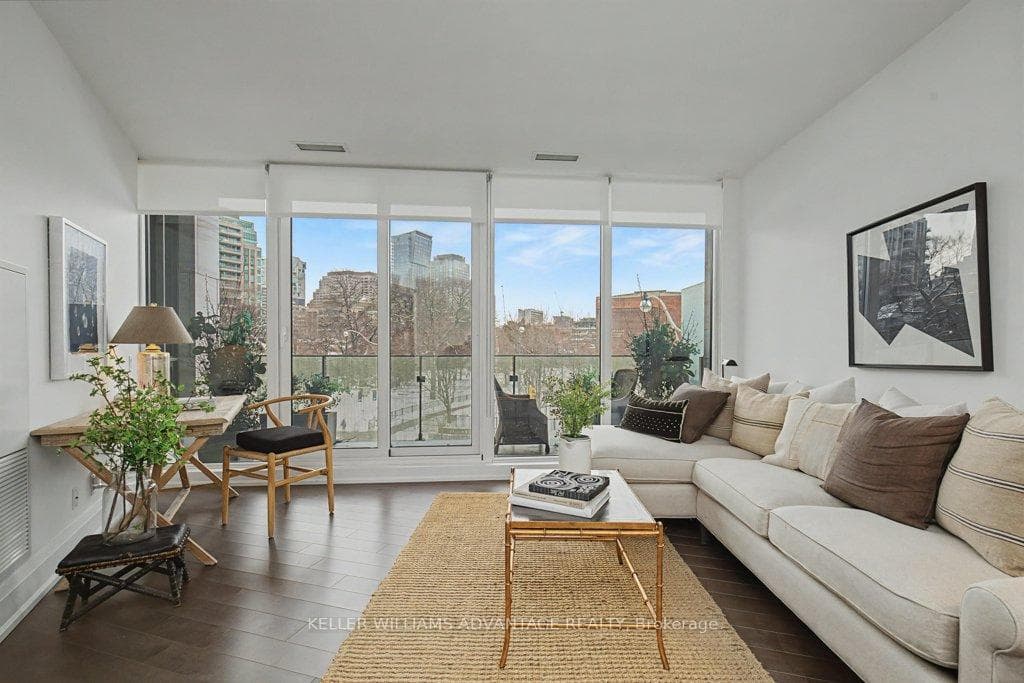 88 Davenport Road Unit 306 photo 2