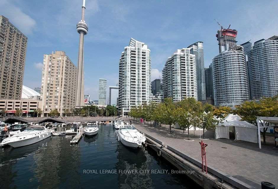 228 Queens Quay Unit 801 photo 40
